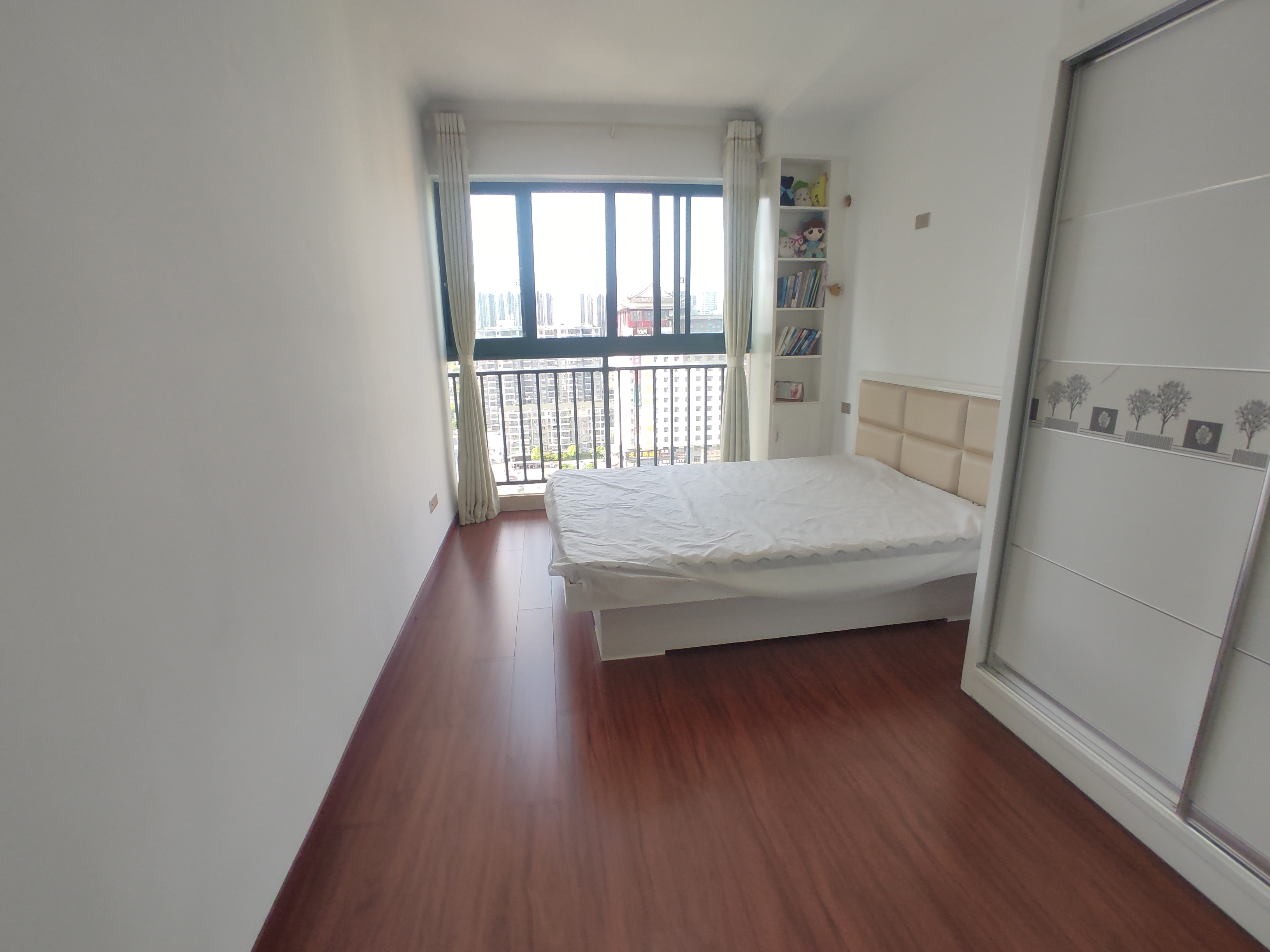 新城一号.精装三房.南北通透.证件在手.看房方便