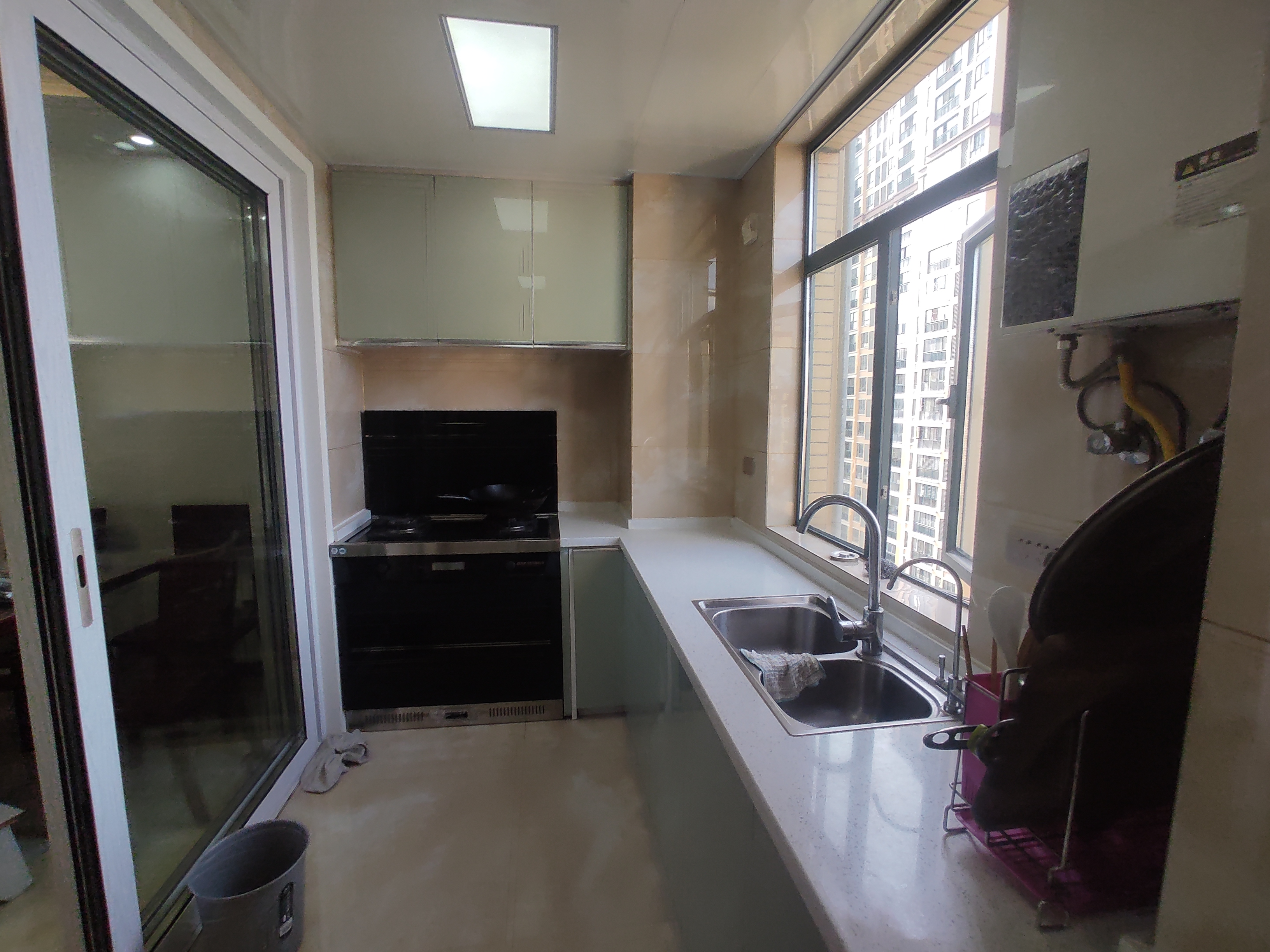 新城一号.精装三房.南北通透.证件在手.看房方便