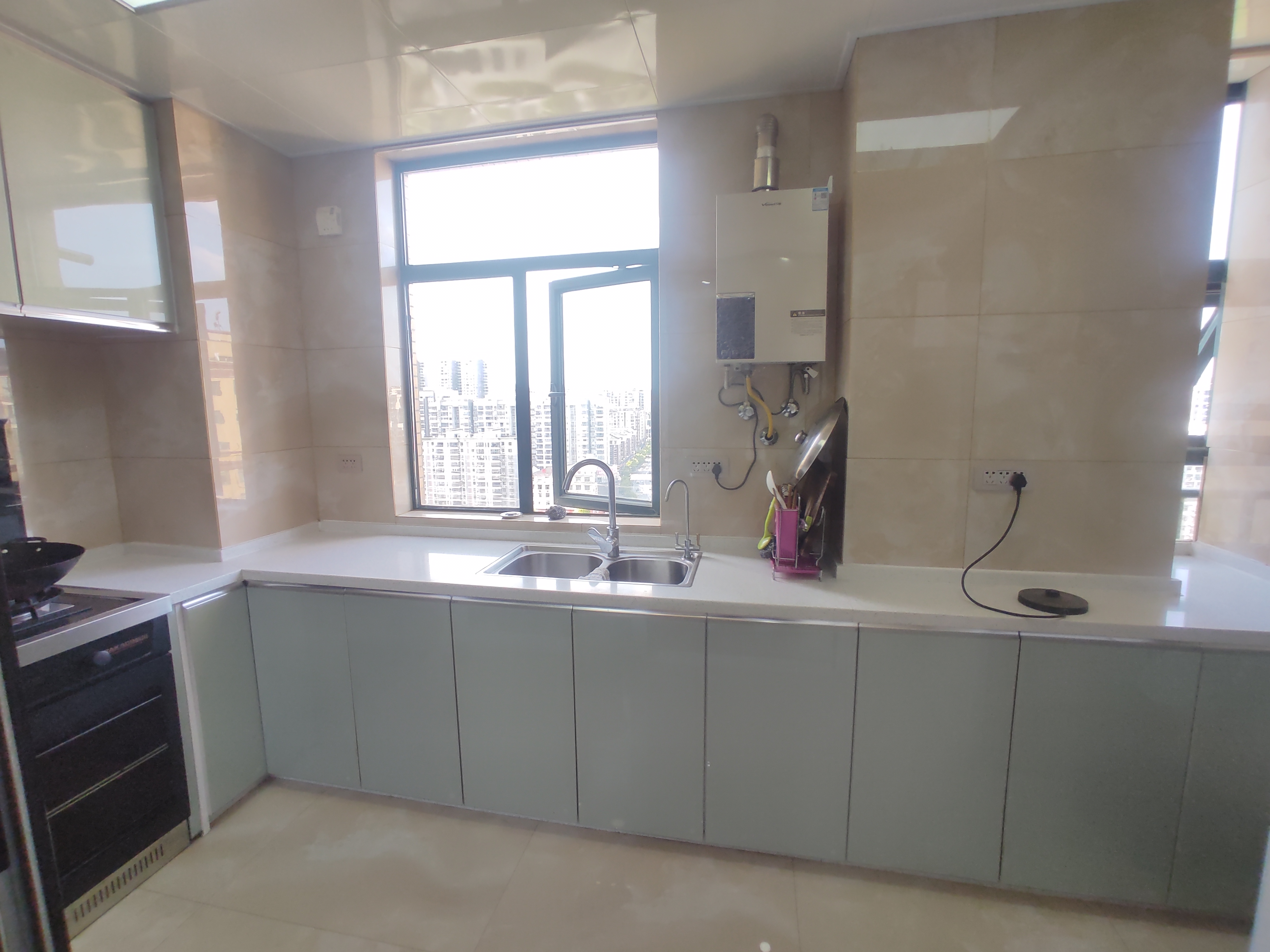 新城一号.精装三房.南北通透.证件在手.看房方便