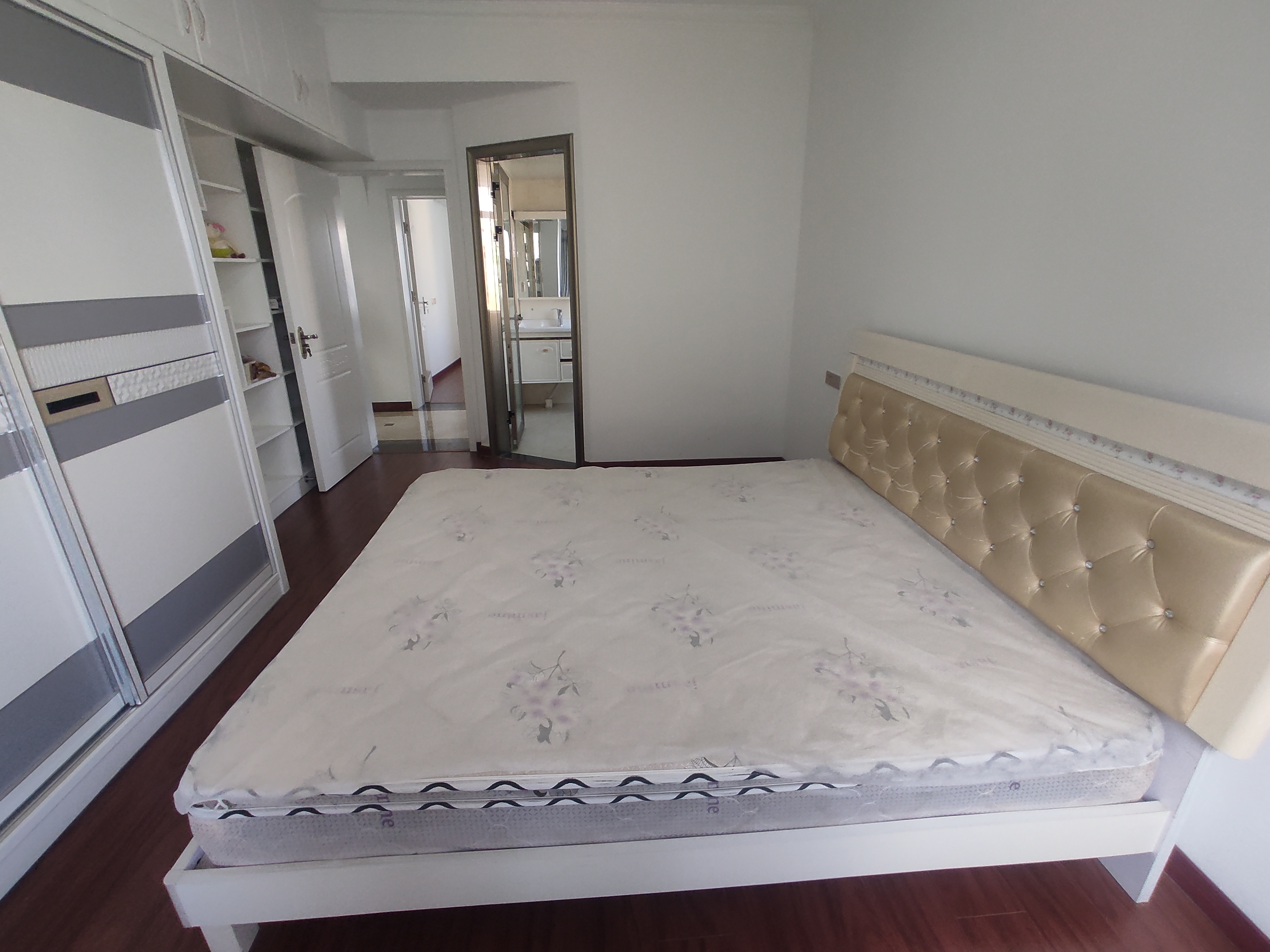 新城一号.精装三房.南北通透.证件在手.看房方便