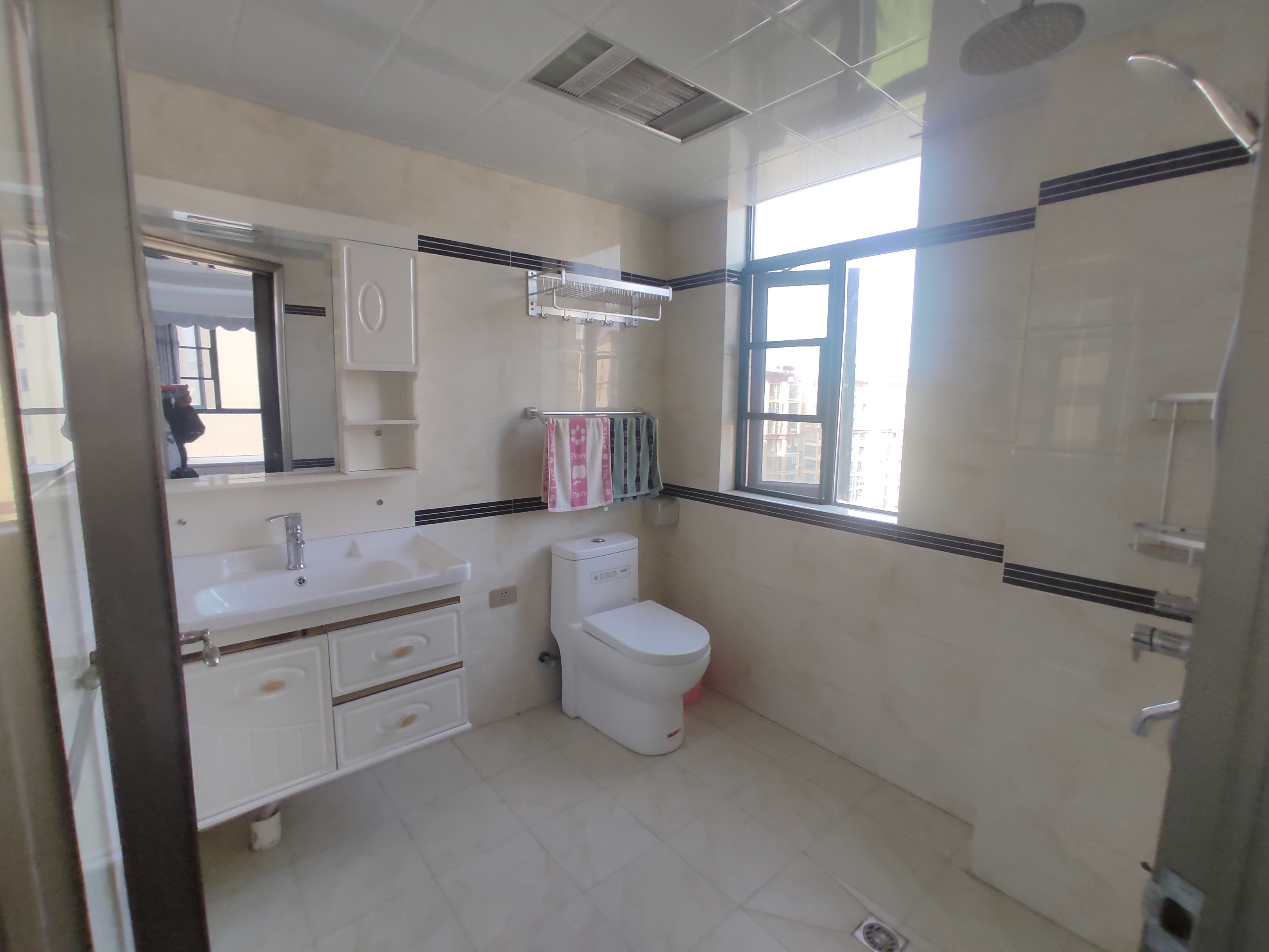 新城一号.精装三房.南北通透.证件在手.看房方便