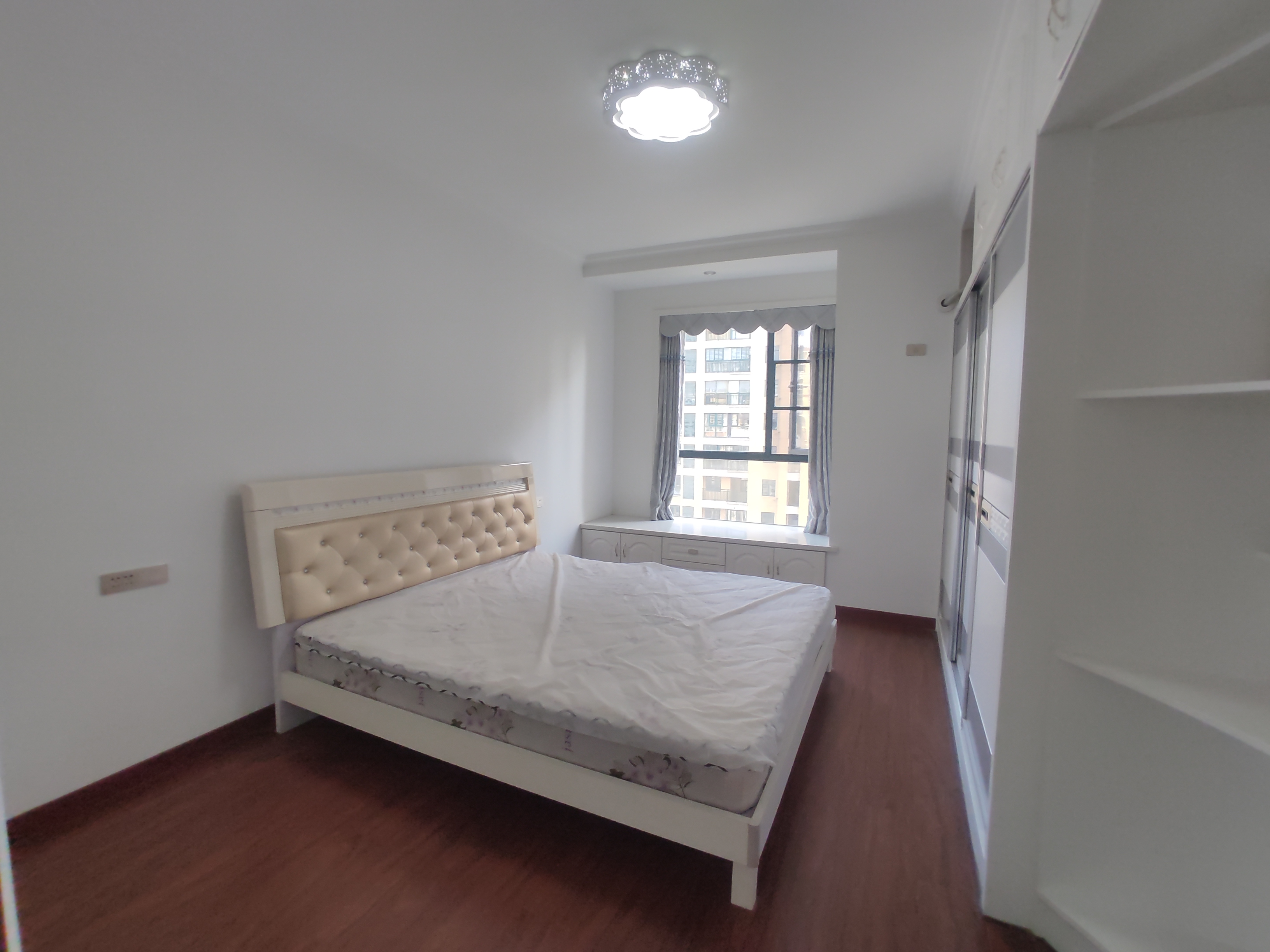 新城一号.精装三房.南北通透.证件在手.看房方便