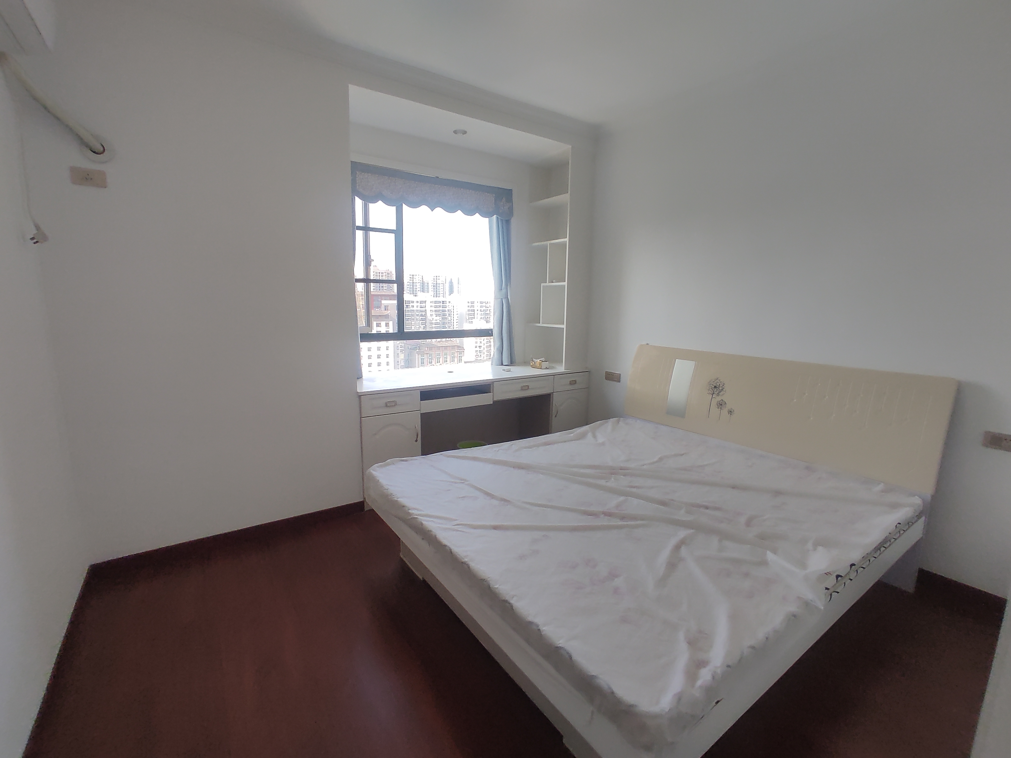 新城一号.精装三房.南北通透.证件在手.看房方便