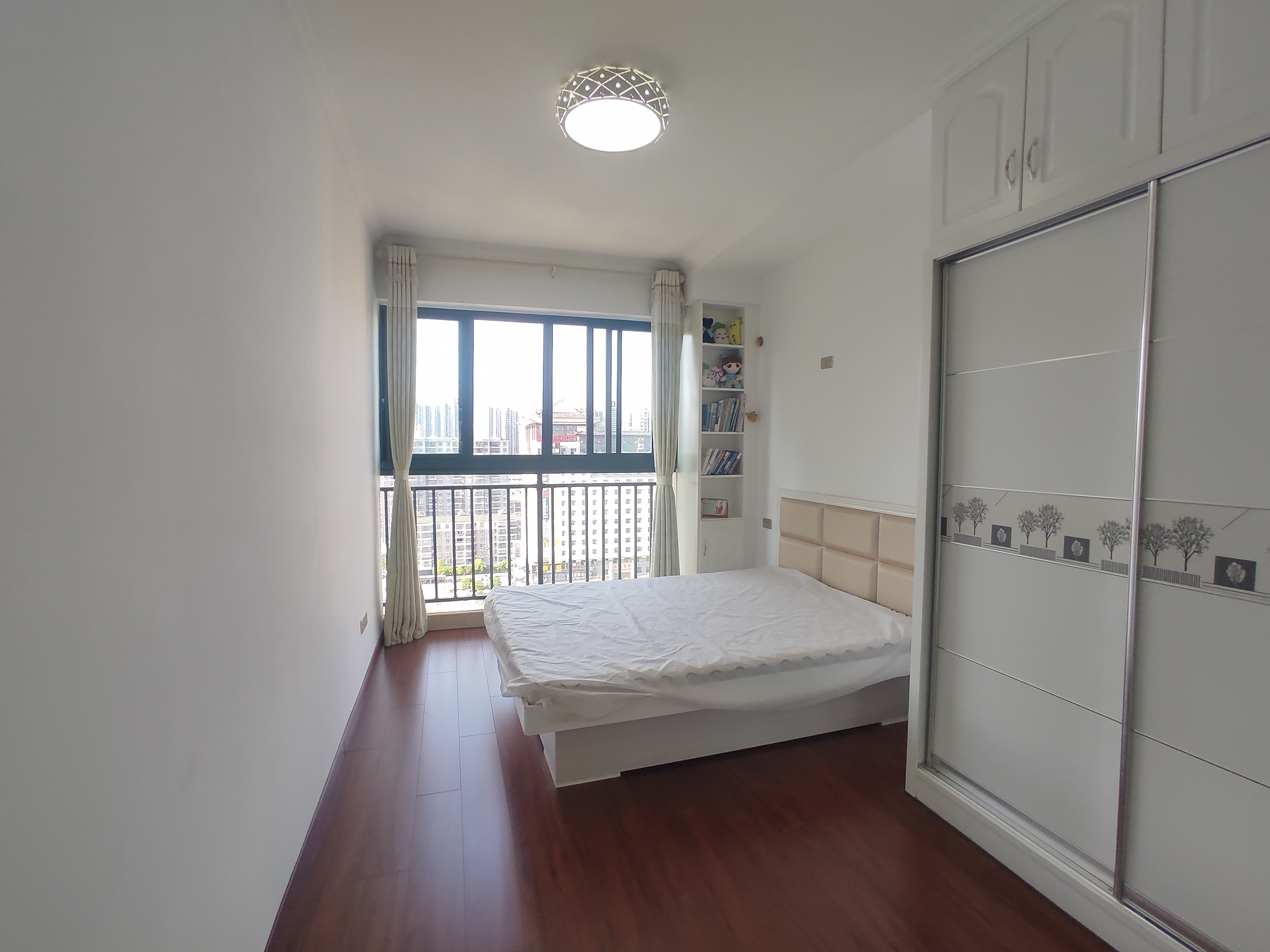 新城一号.精装三房.南北通透.证件在手.看房方便