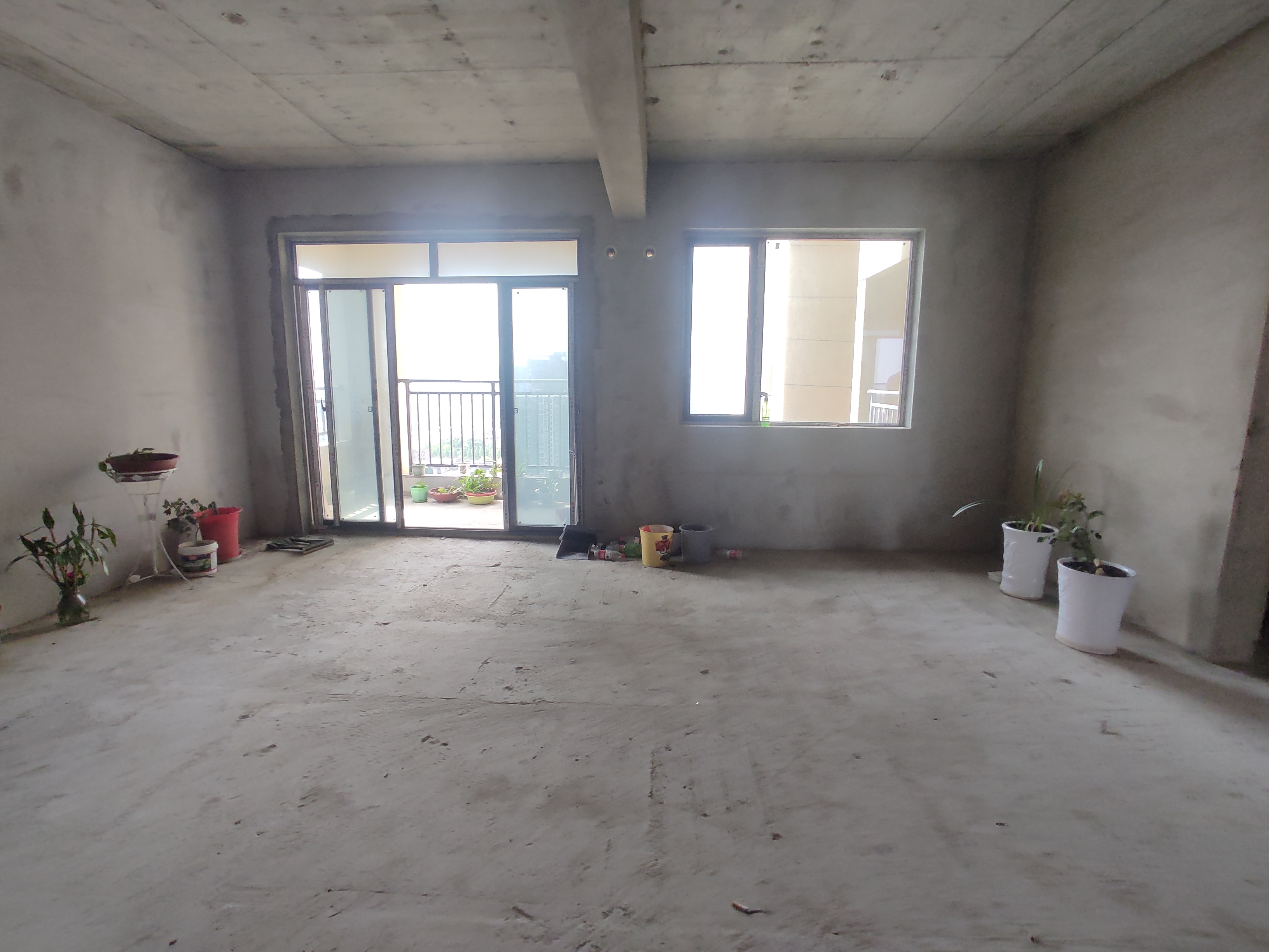 环球广场毛坯三房中间好楼层看房方便