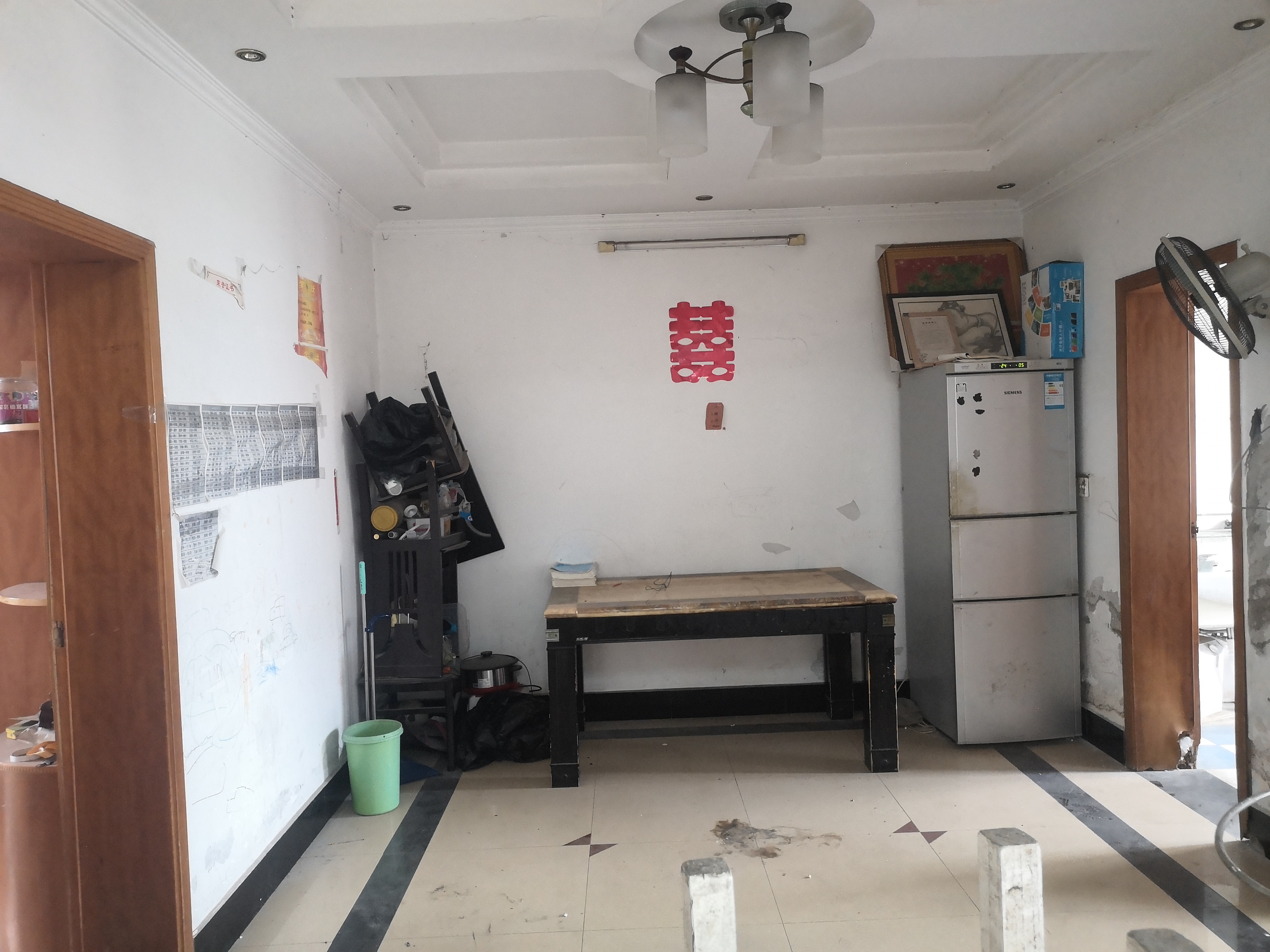 体育广场广电对面高管宿舍采光好有院子好停车地段不消说的