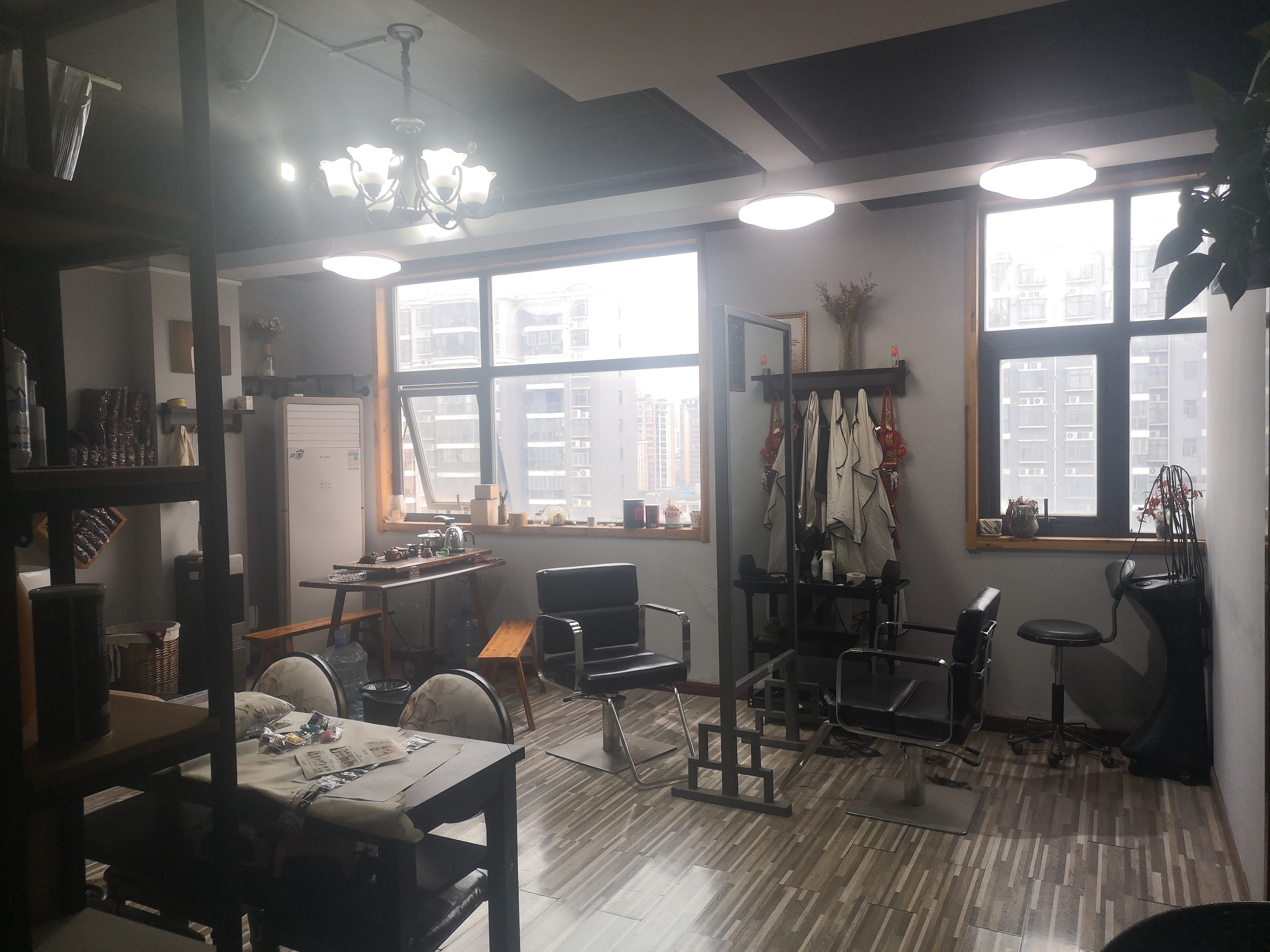 沔街大酒店 65平商用小工作室出手 带精装修