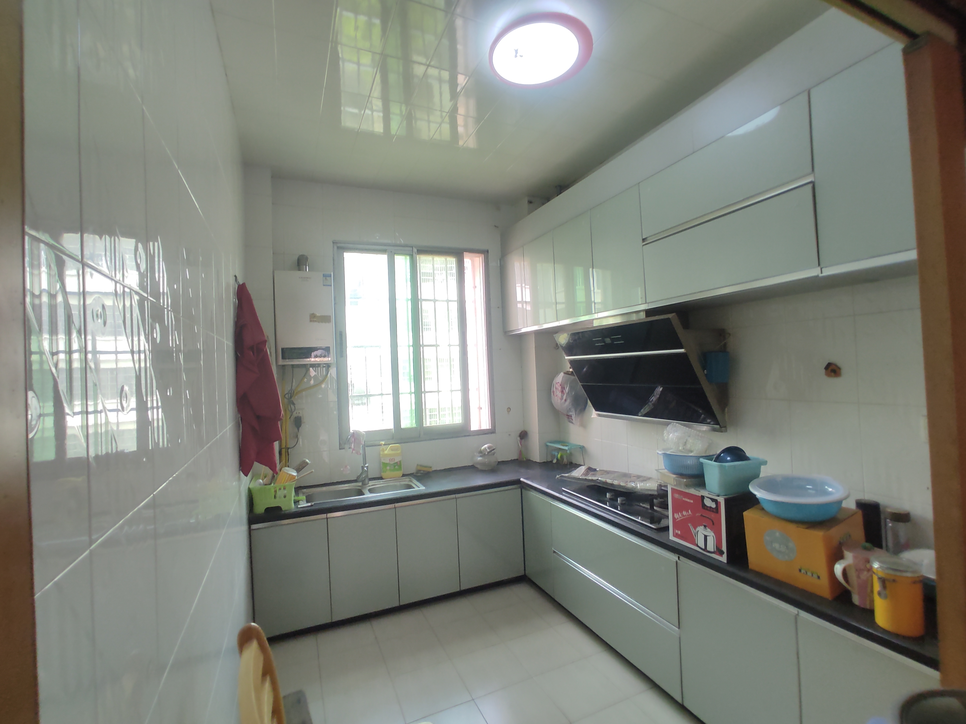 德政园布洛尼.精装大三房.房子保养蛮好成色新.证件满二.看房方便