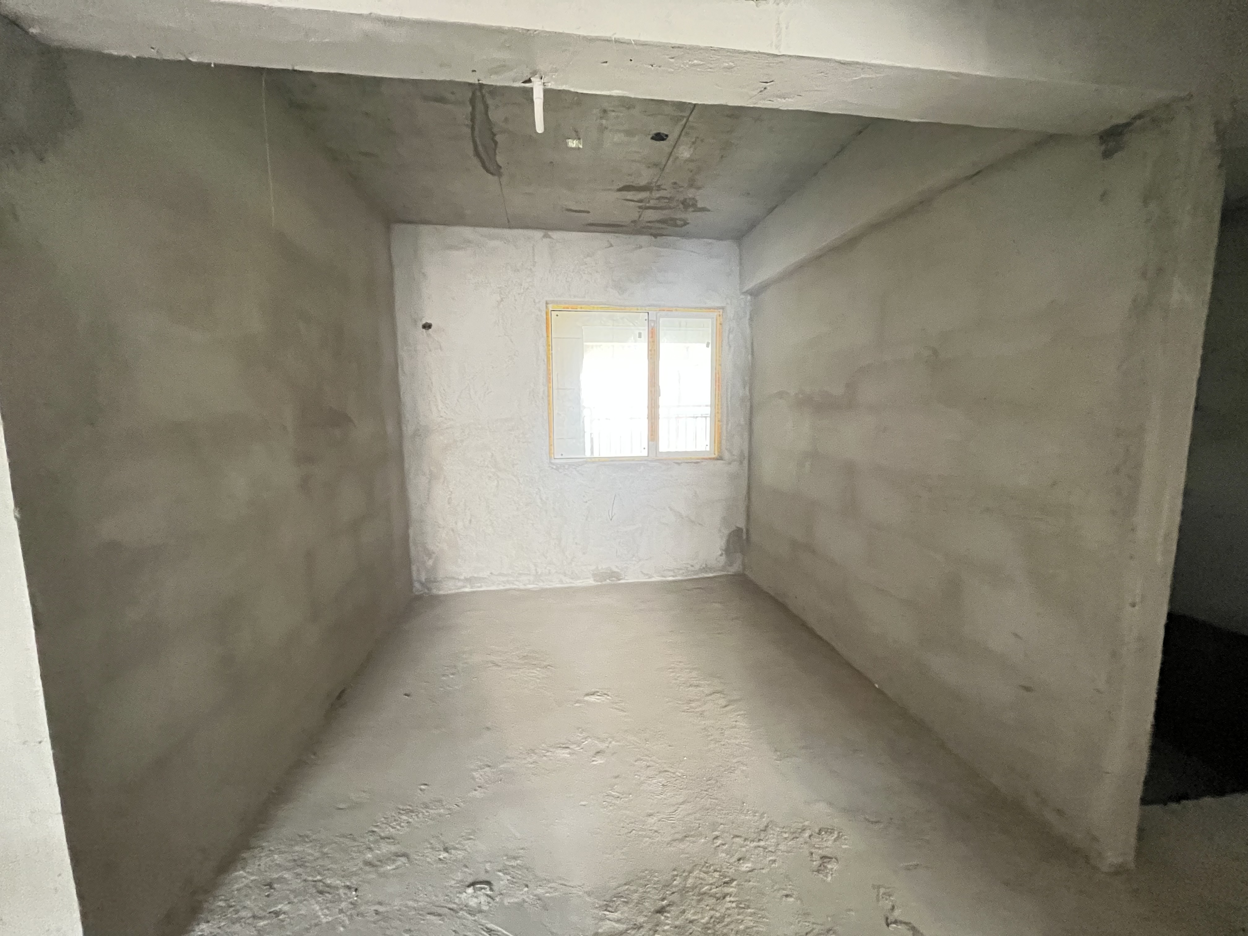 蓝天新城毛坯三房小区环境好人车分流三开间朝南.看房方便