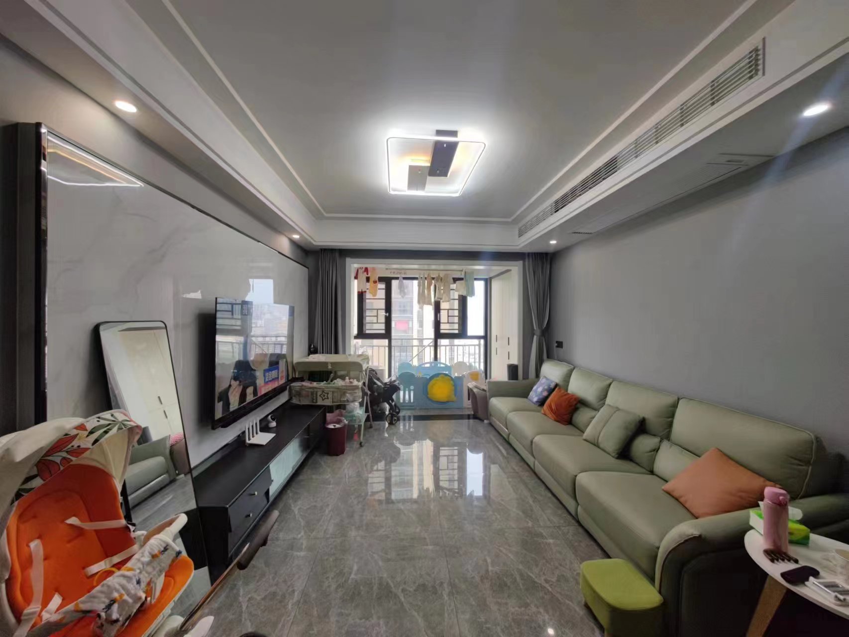 环球广场.精装大两房.小区环境好.看房方便