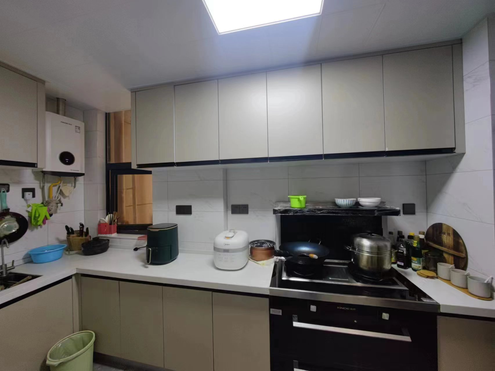 环球广场.精装大两房.小区环境好.看房方便