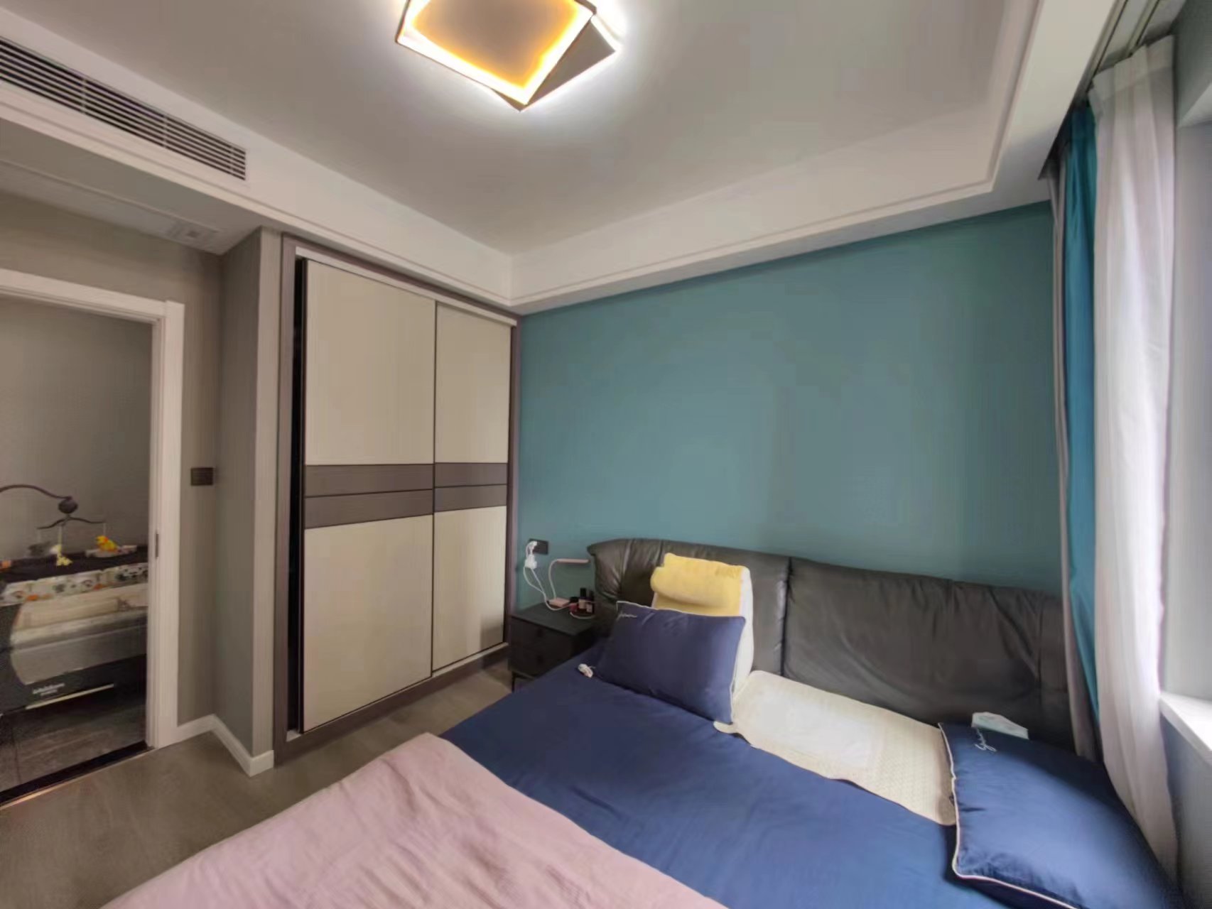 环球广场.精装大两房.小区环境好.看房方便