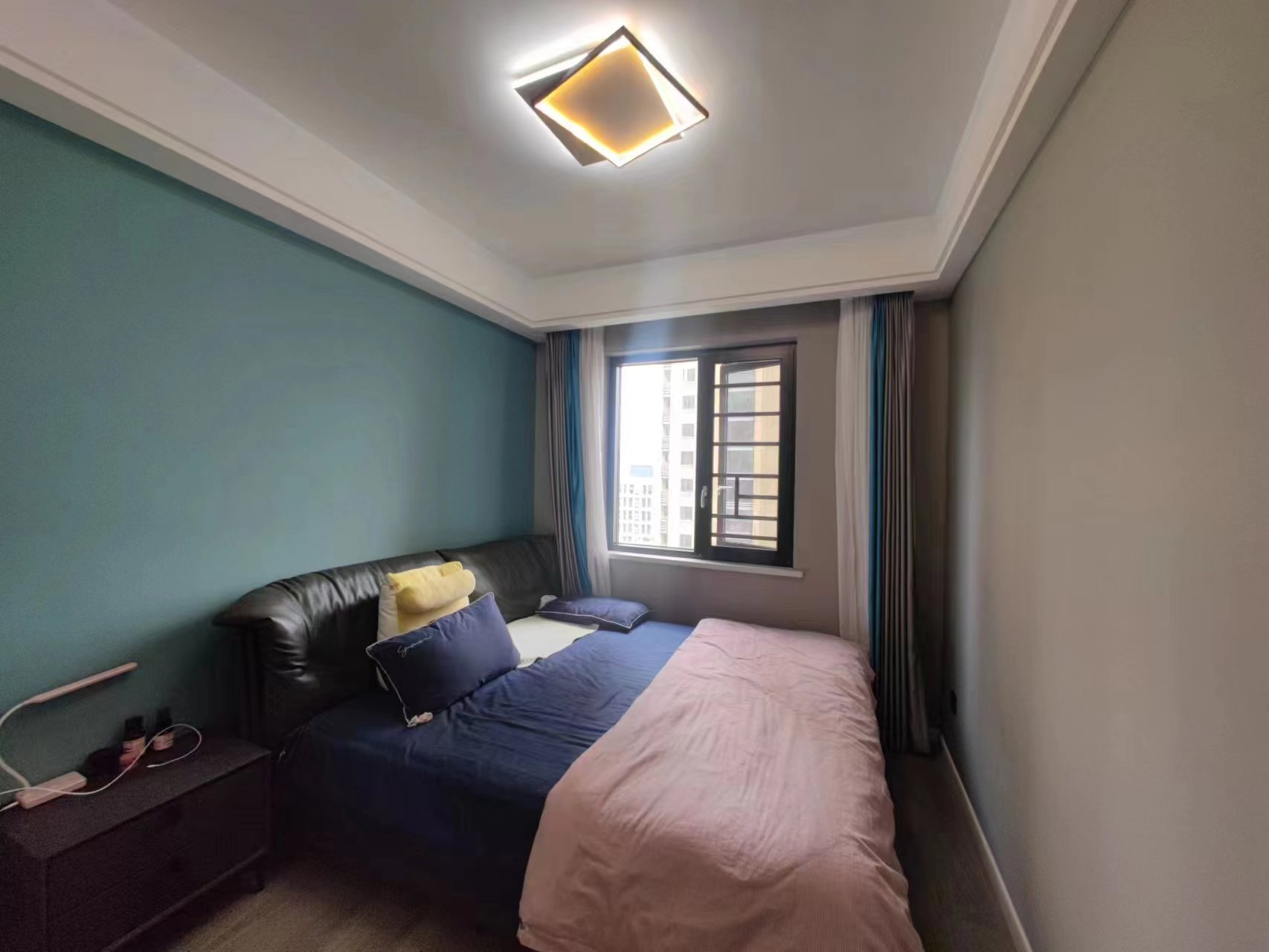 环球广场.精装大两房.小区环境好.看房方便