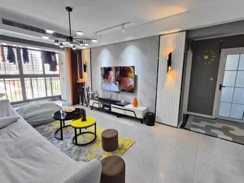 森林国际.精装大两房.房子成色新.看房方便