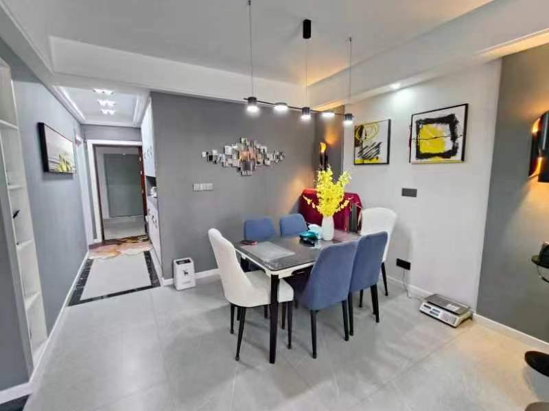 森林国际.精装大两房.房子成色新.看房方便