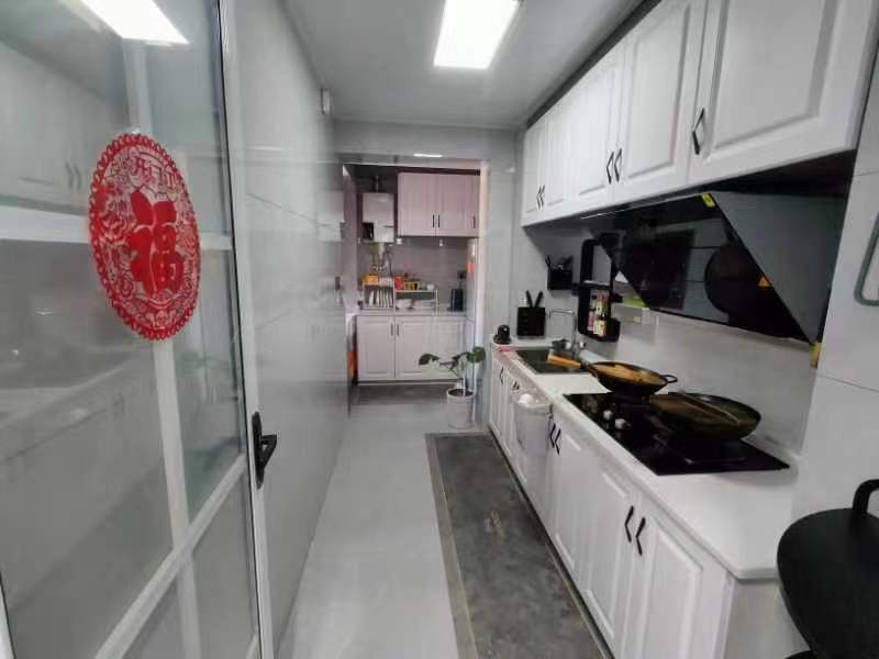 森林国际.精装大两房.房子成色新.看房方便