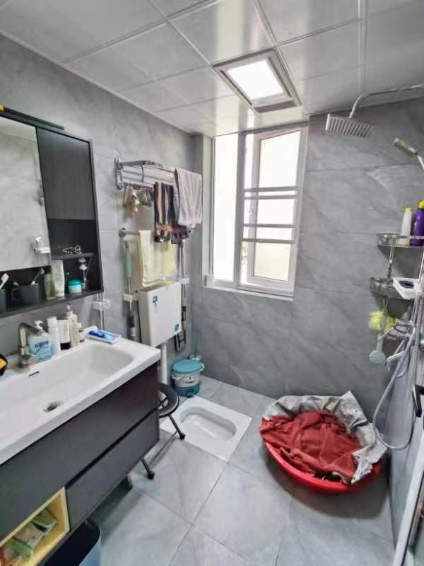 森林国际.精装大两房.房子成色新.看房方便