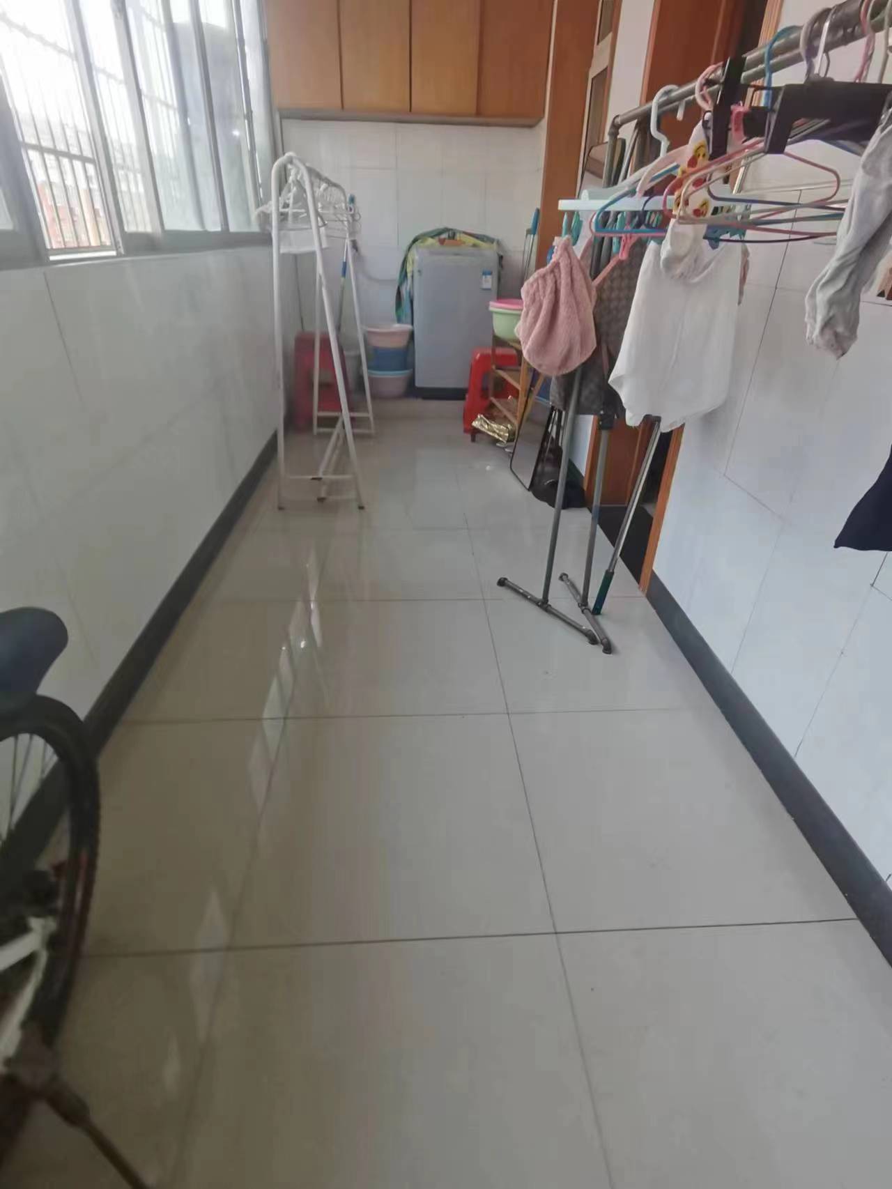 沔中对面富迪三友旁荆洪花园步梯好楼层精装大三房适合出租自住照顾小孩