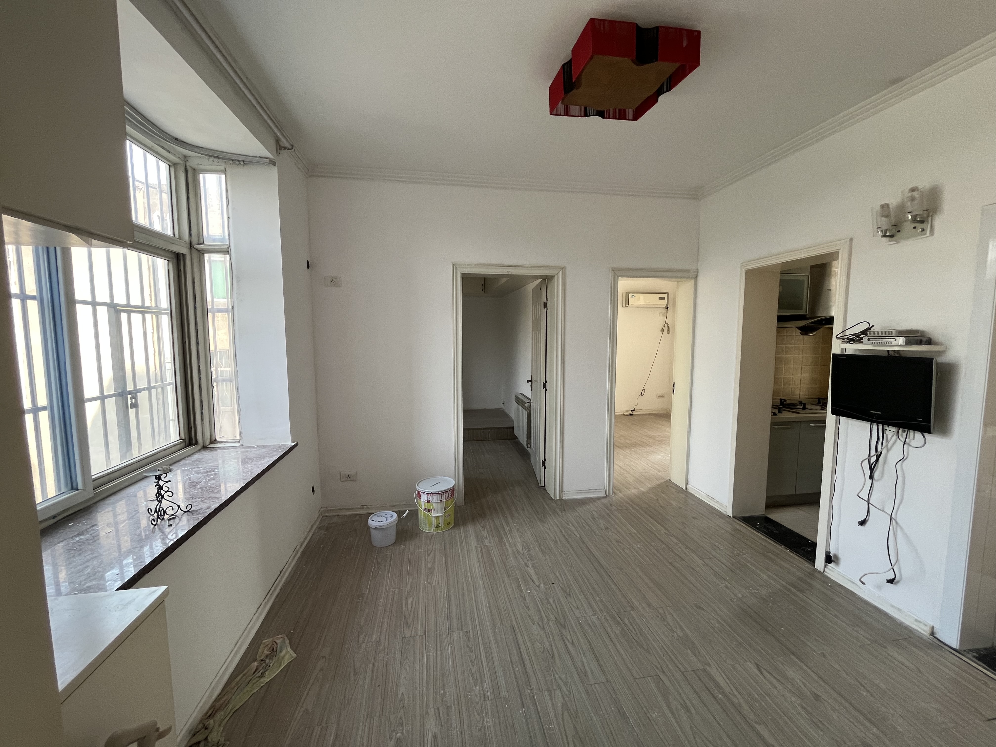 沃尔玛旁怡景花园 两房带暖气 步梯中间楼层适合出租自住