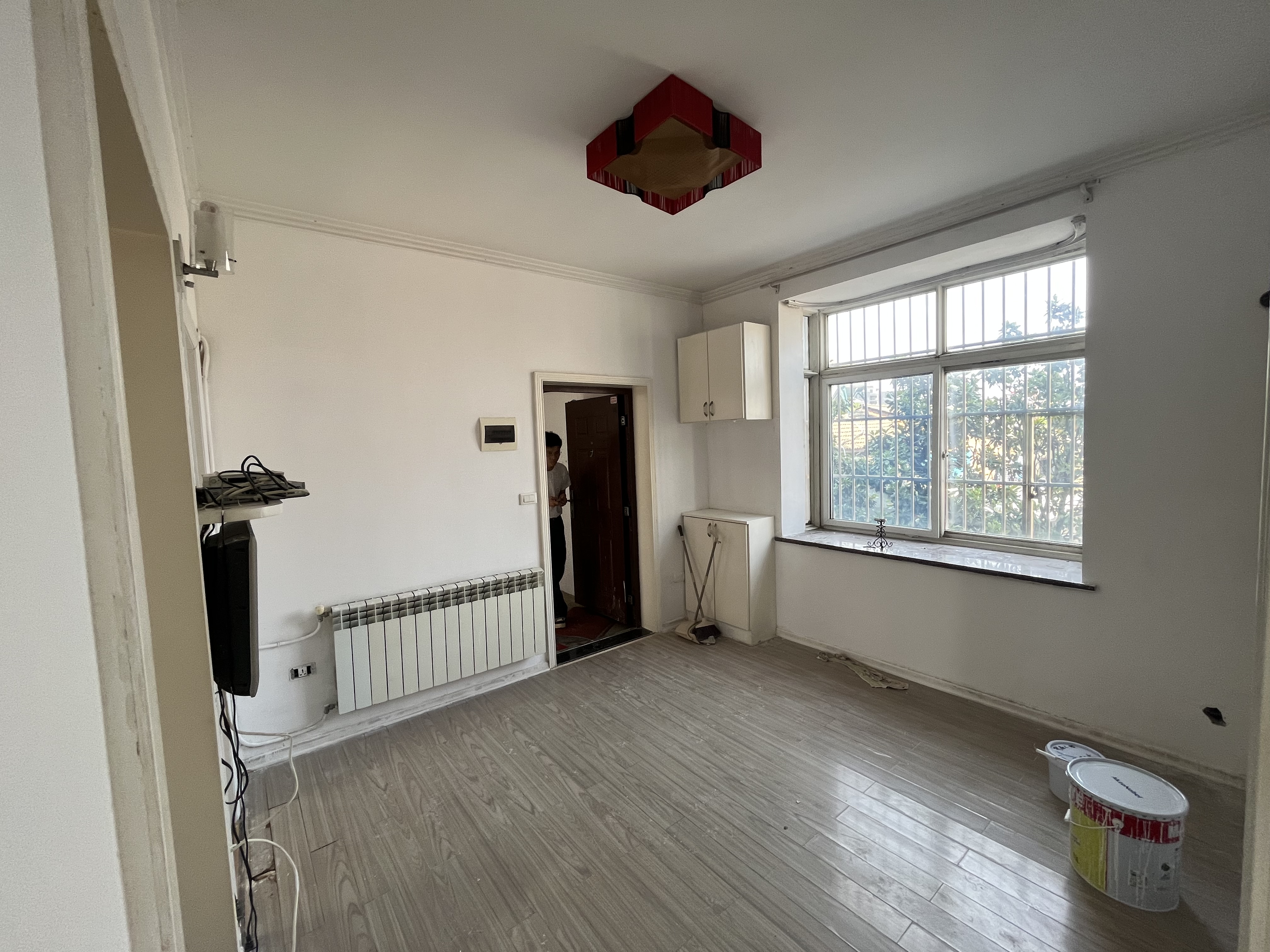 沃尔玛旁怡景花园两房带暖气步梯中间楼层适合出租自住