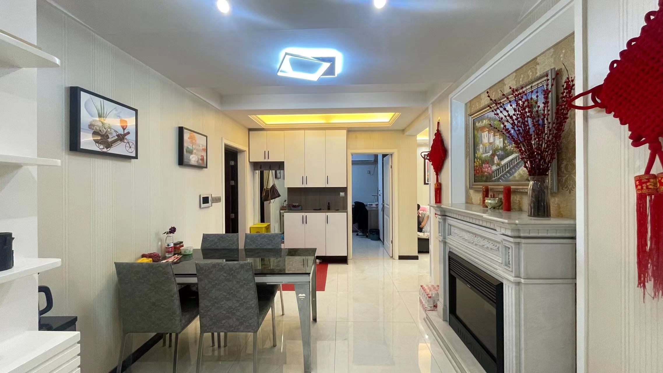 御台公馆，精装小三房..证件满二看房方便