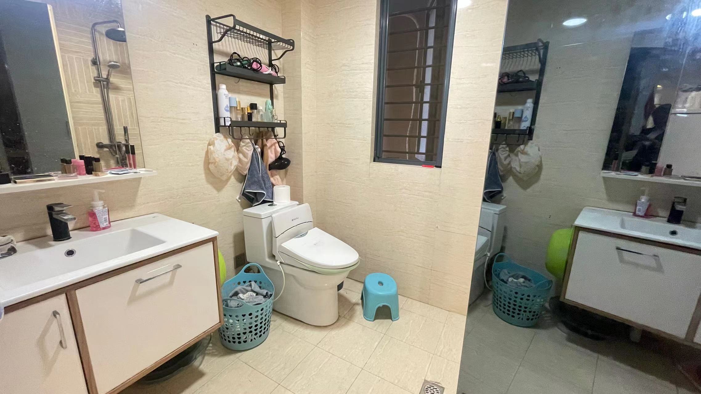 御台公馆，精装小三房..证件满二看房方便