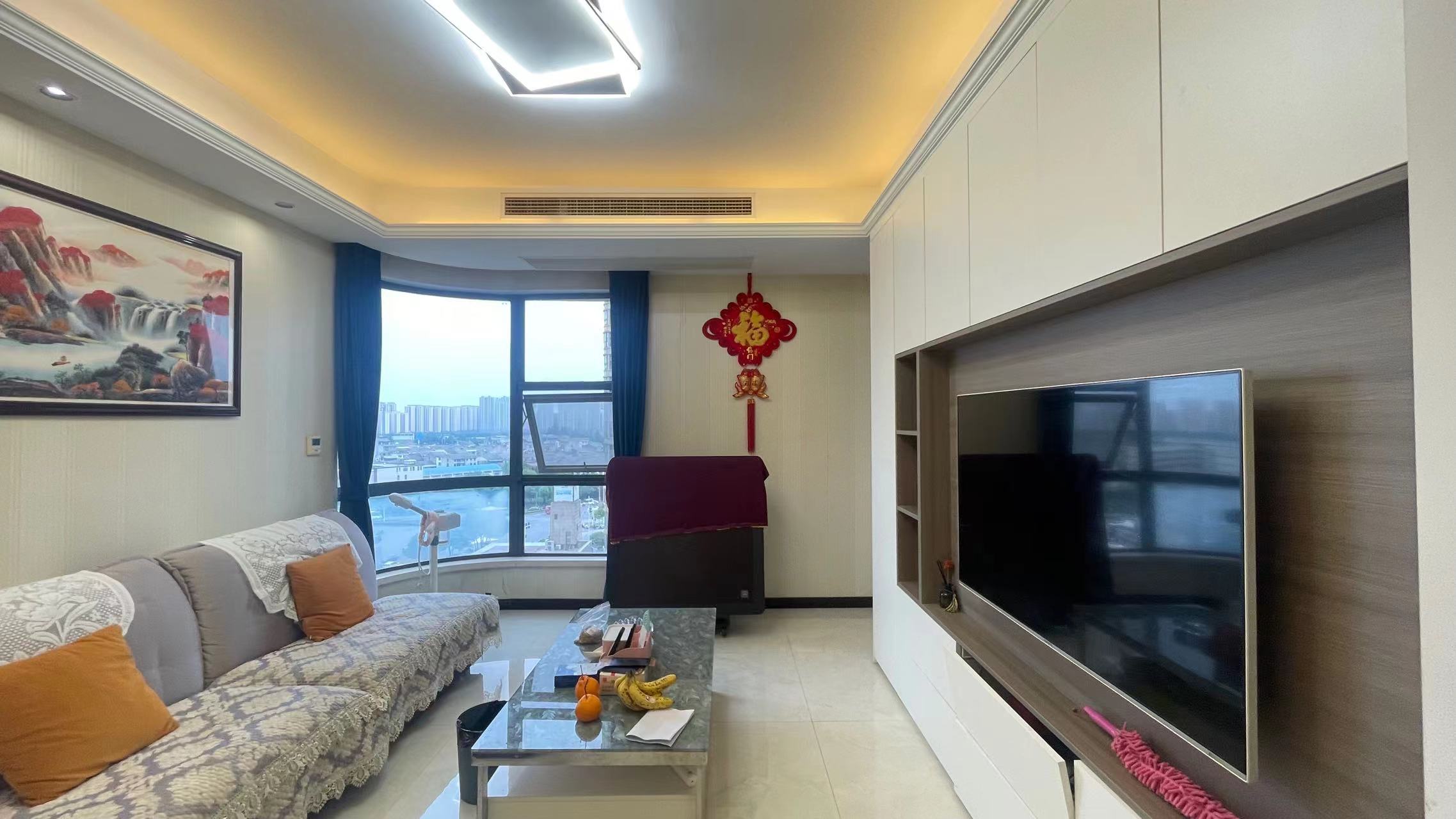 御台公馆，精装小三房..证件满二看房方便