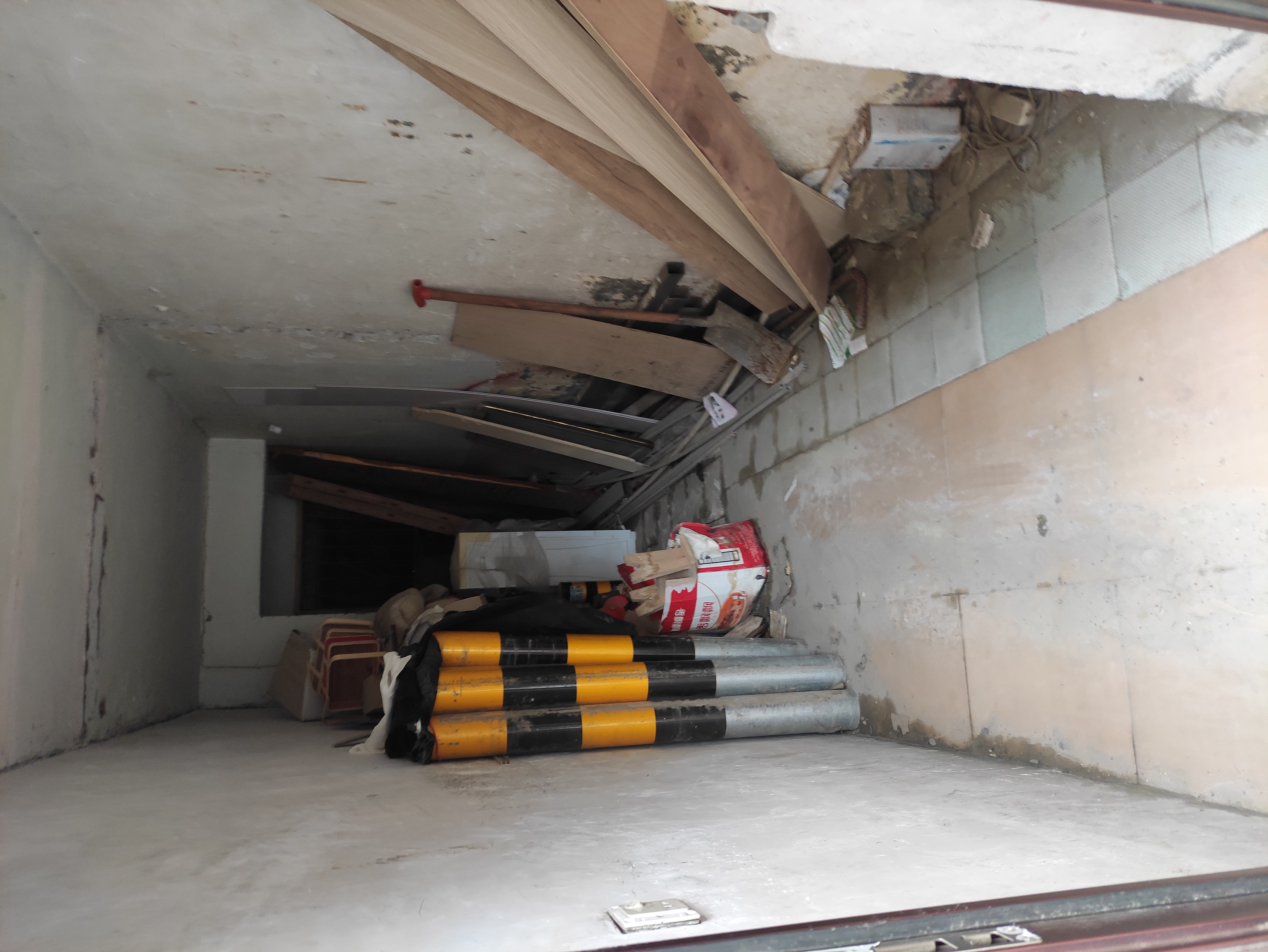 大洪小区精装复式三房.南北通透.小区有出场好停车.房子成色新.证件满二.看房约