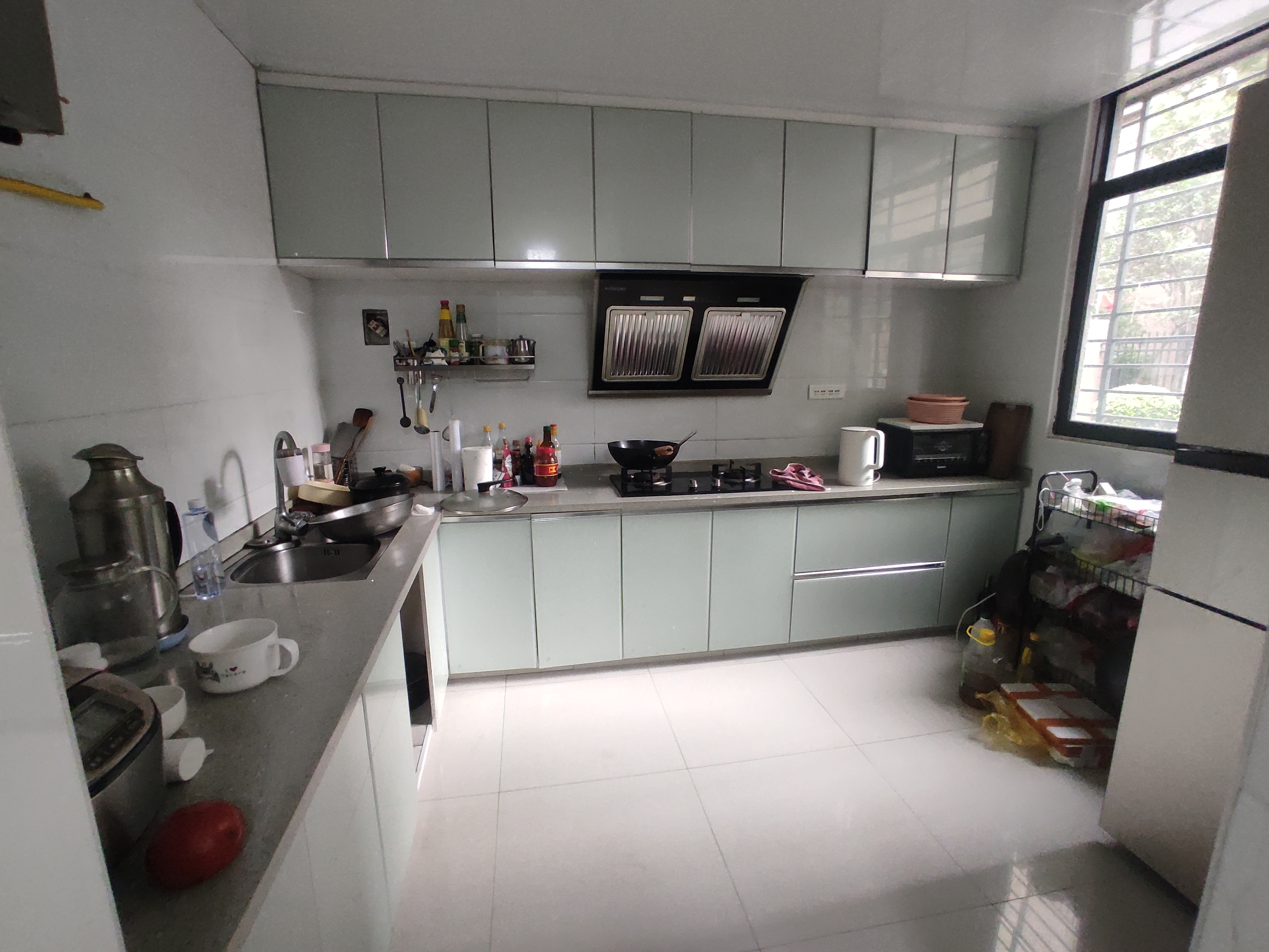 大洪小区精装复式三房.南北通透.小区有出场好停车.房子成色新.证件满二.看房约