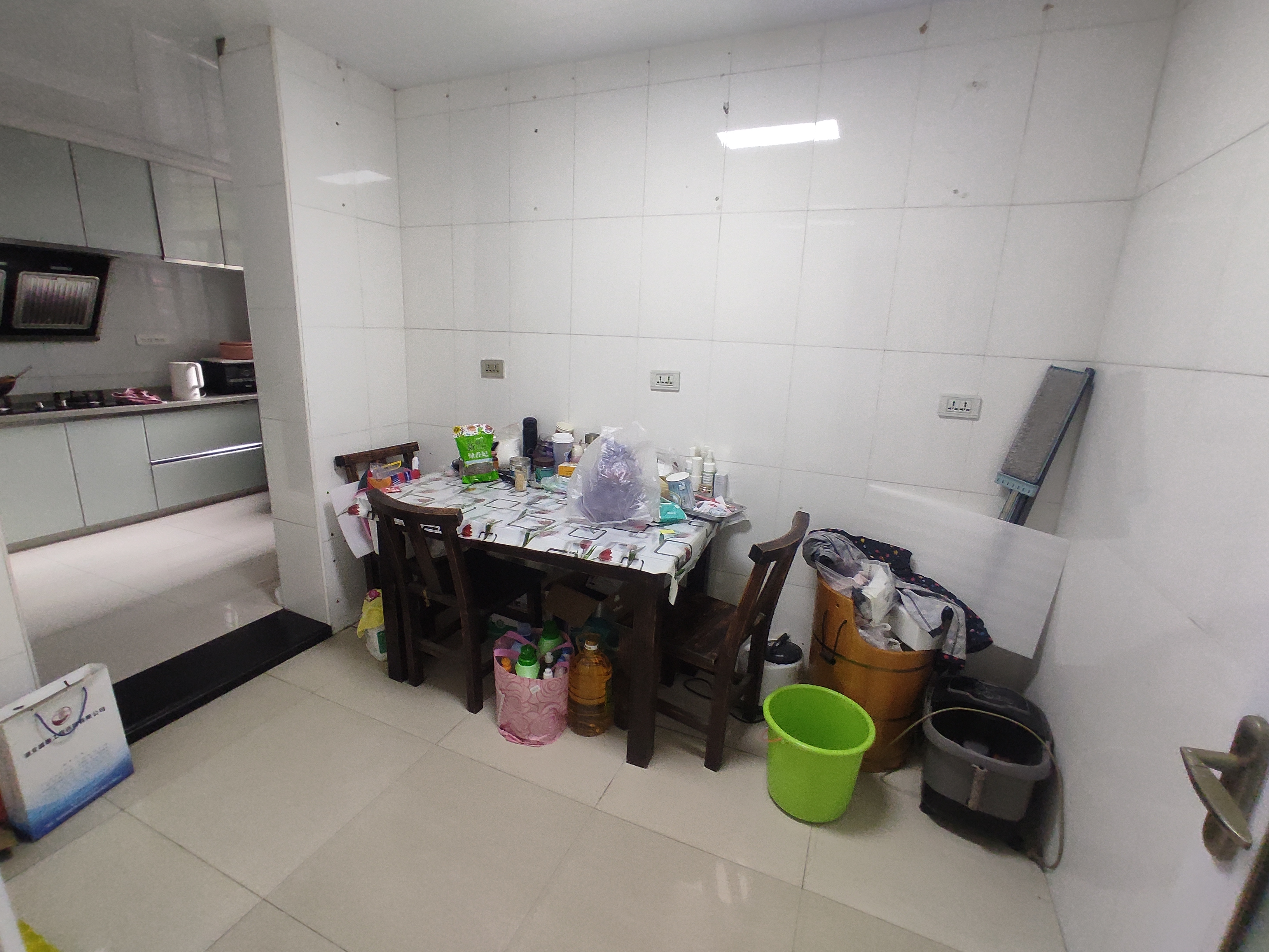 大洪小区精装复式三房.南北通透.小区有出场好停车.房子成色新.证件满二.看房约