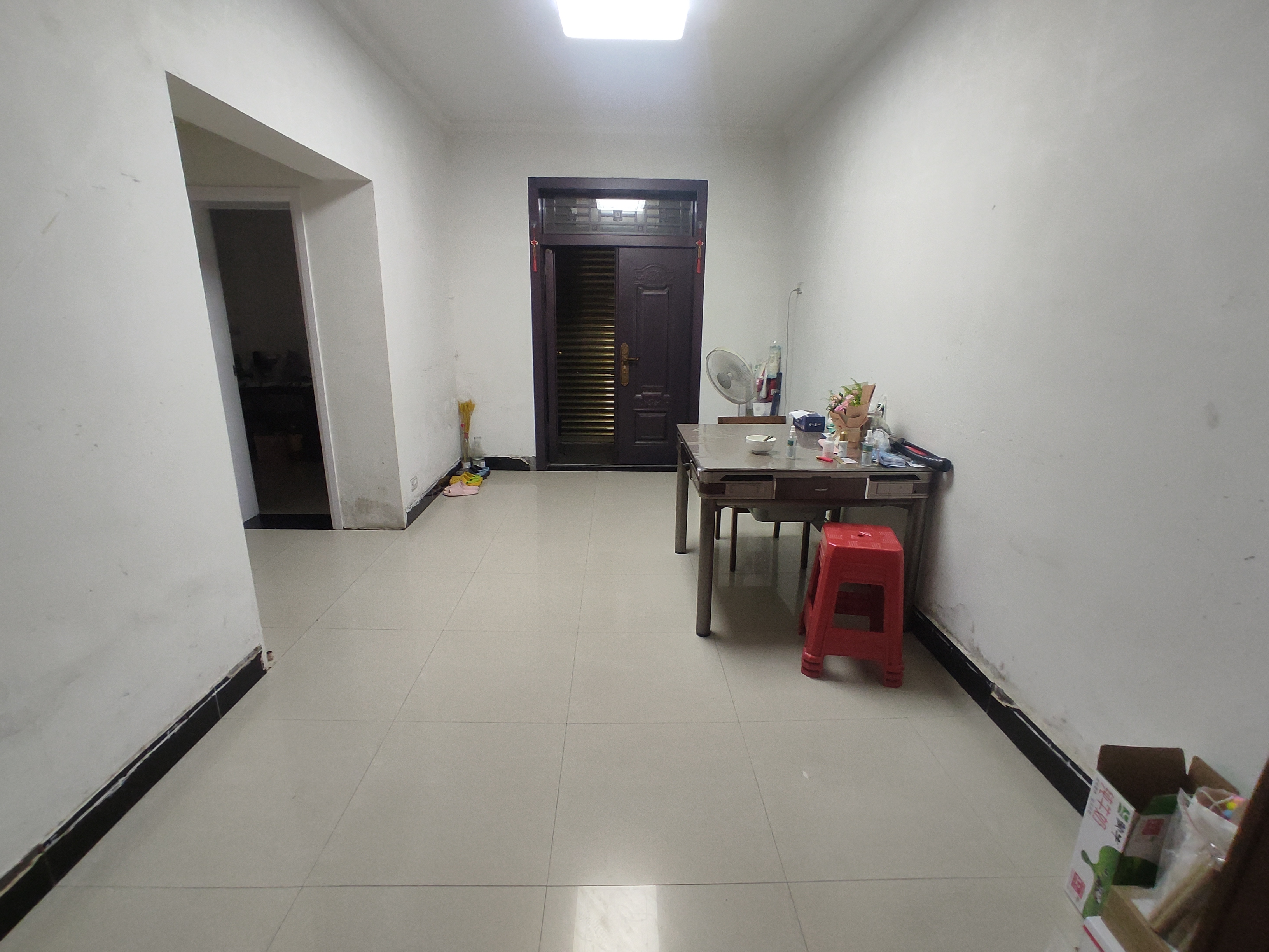 大洪小区精装复式三房.南北通透.小区有出场好停车.房子成色新.证件满二.看房约