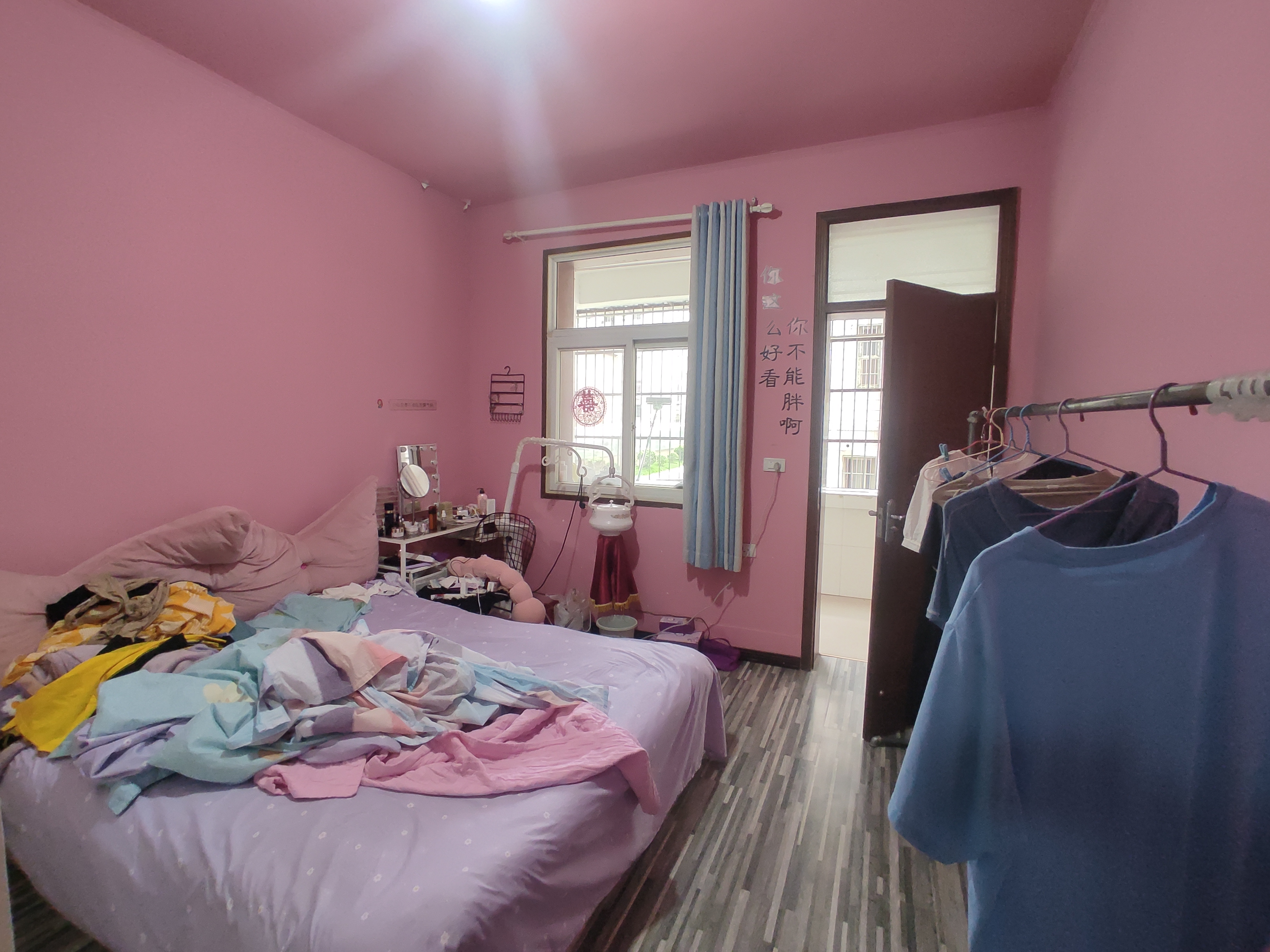 大洪小区精装复式三房.南北通透.小区有出场好停车.房子成色新.证件满二.看房约