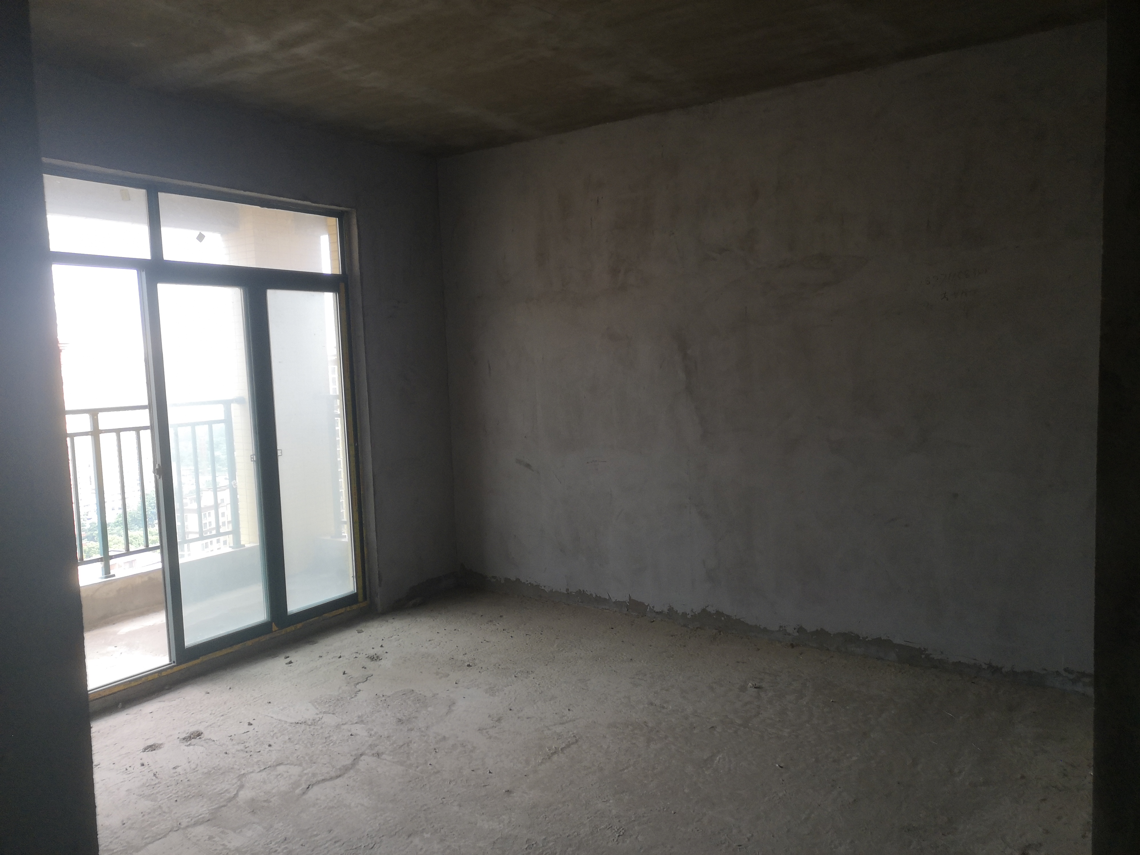 新城一号三期中高楼层毛坯小三房这可是看不倒好多哒还满二