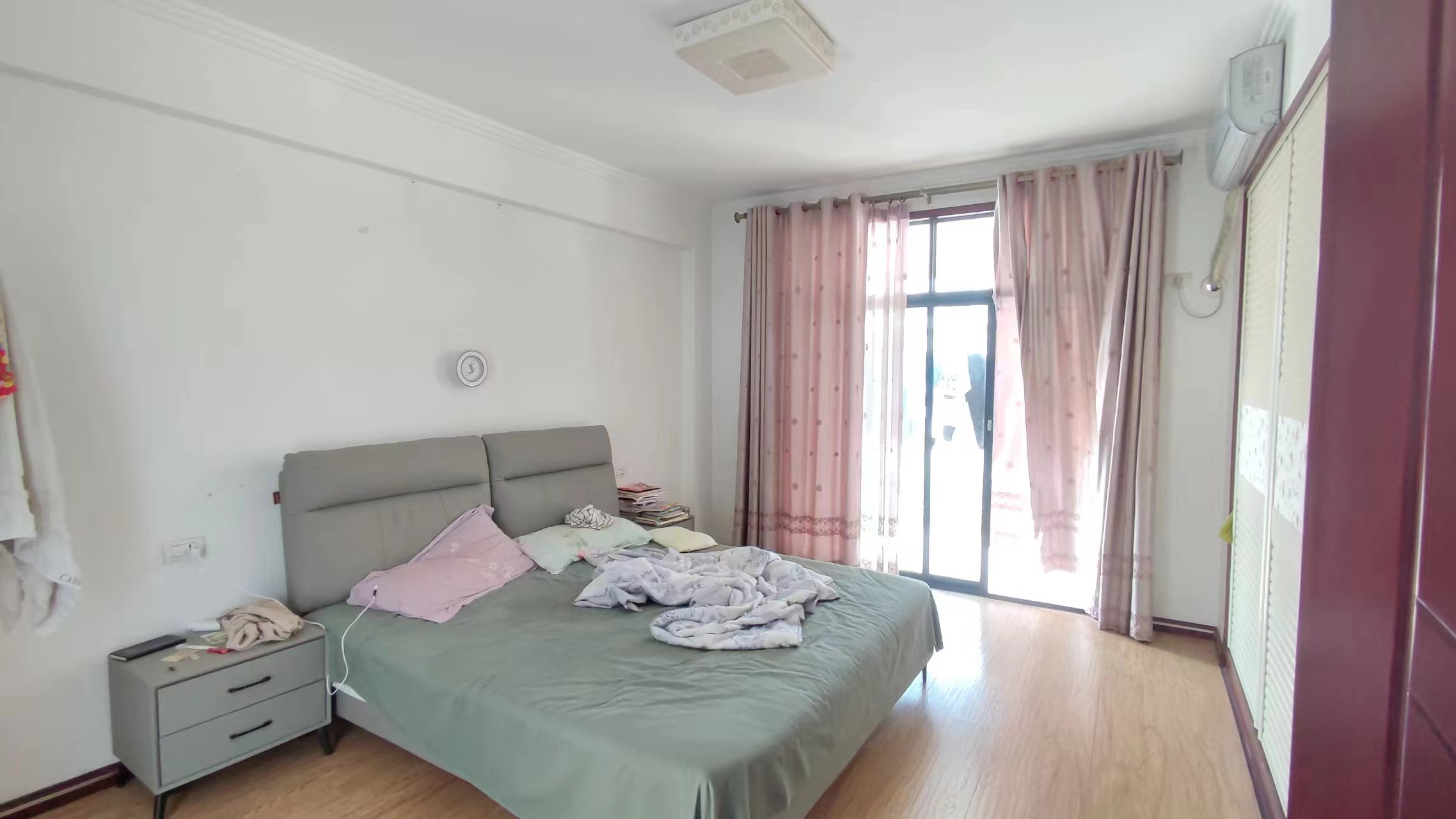 一品苑精装大三房楼层好所以采光好地段不消说的