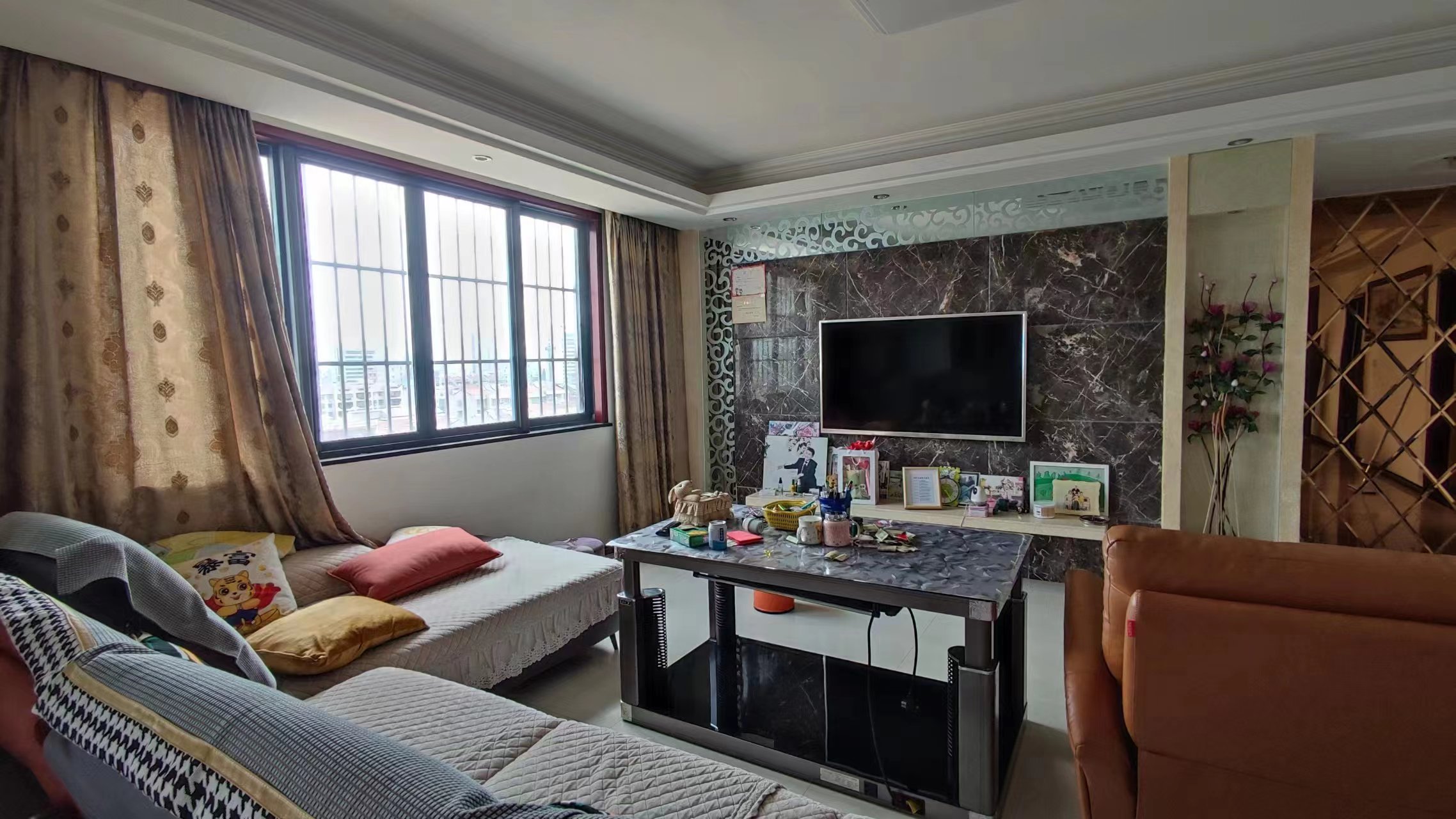 一品苑精装大三房楼层好所以采光好地段不消说的