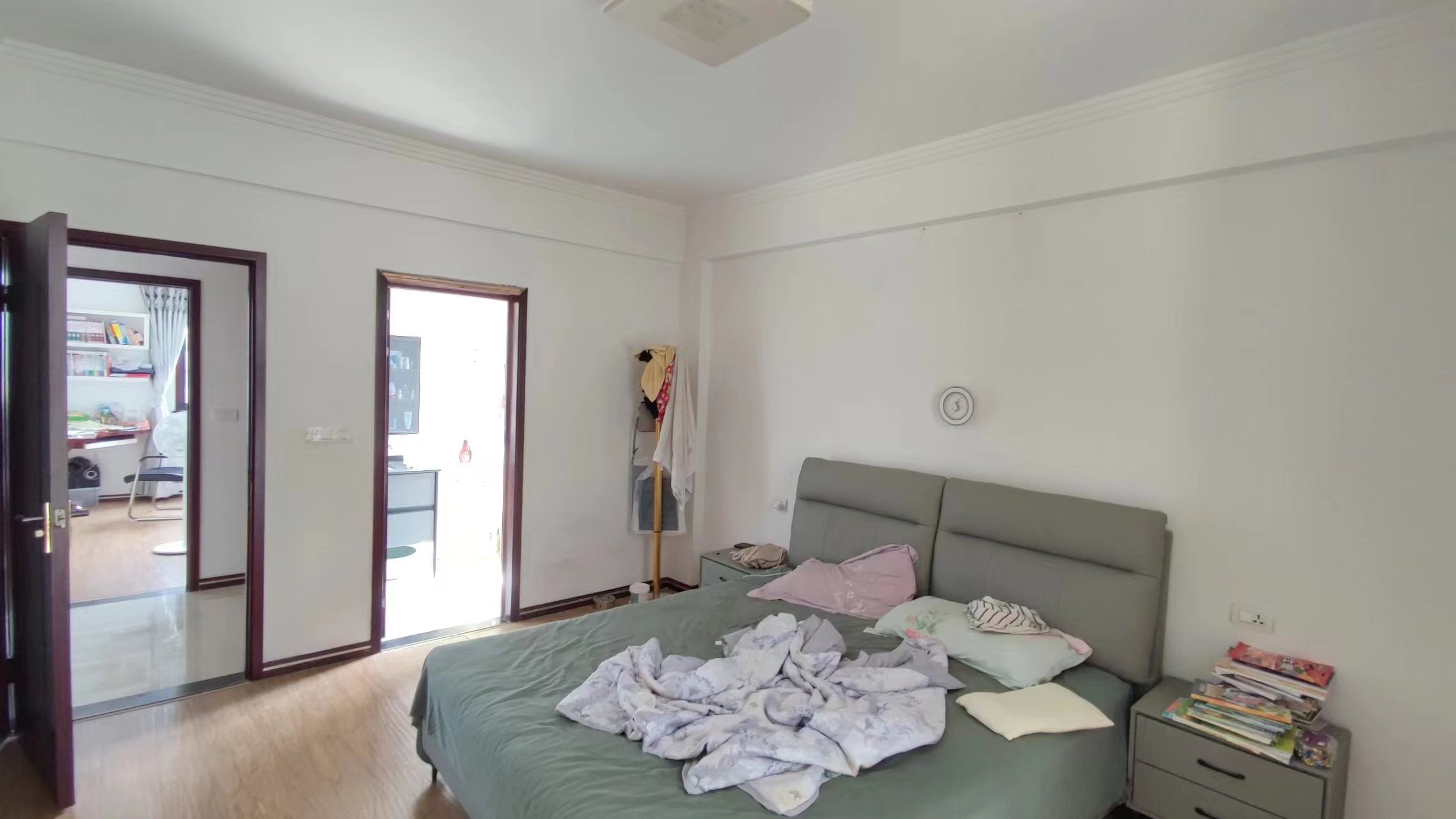 一品苑精装大三房楼层好所以采光好地段不消说的