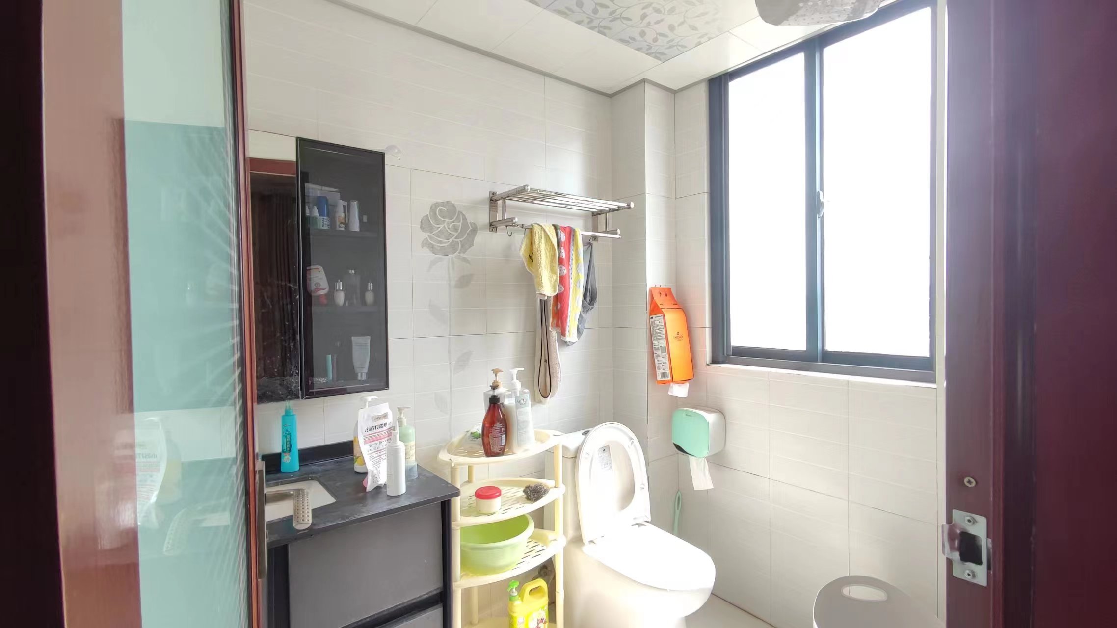 一品苑精装大三房楼层好所以采光好地段不消说的