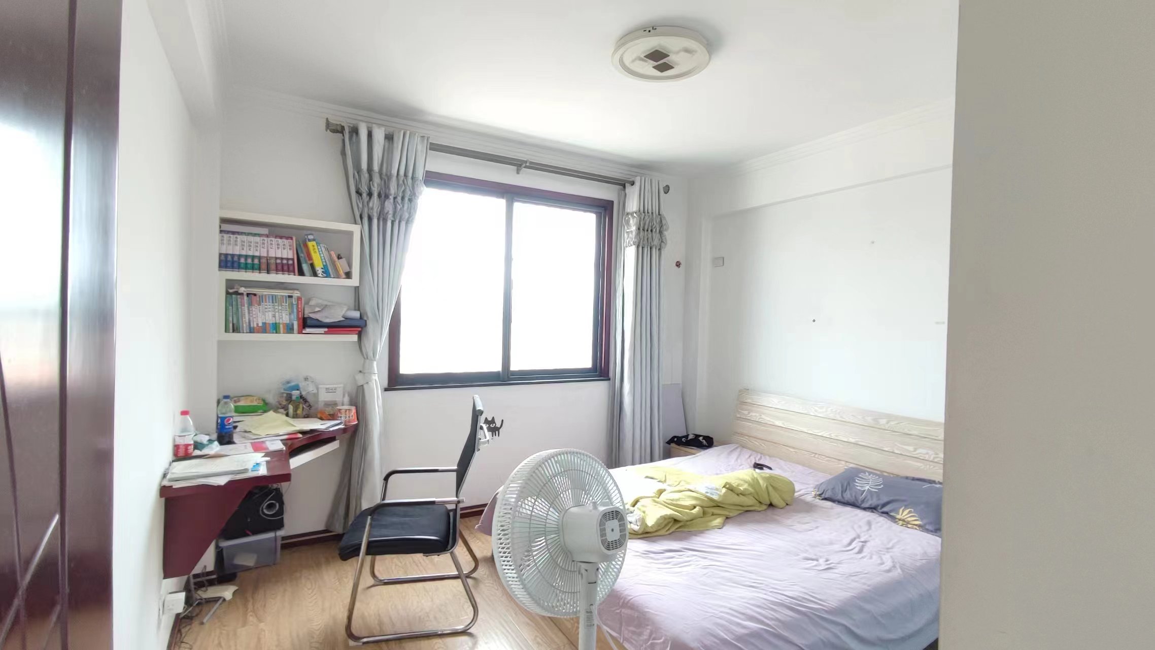 一品苑精装大三房楼层好所以采光好地段不消说的