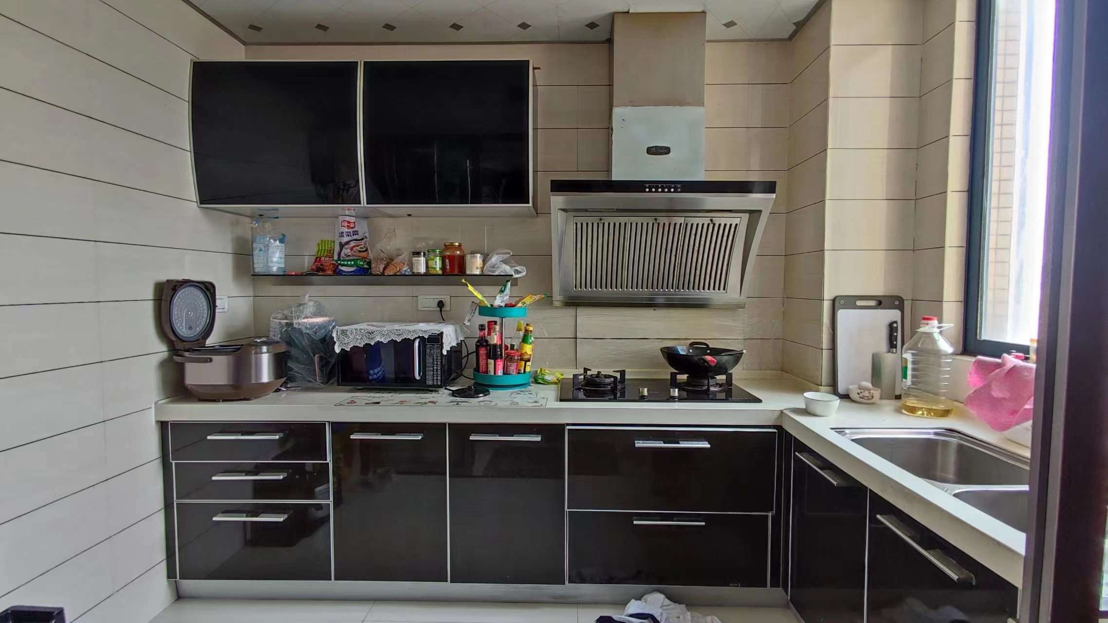 一品苑 精装大三房 楼层好所以采光好 地段不消说的