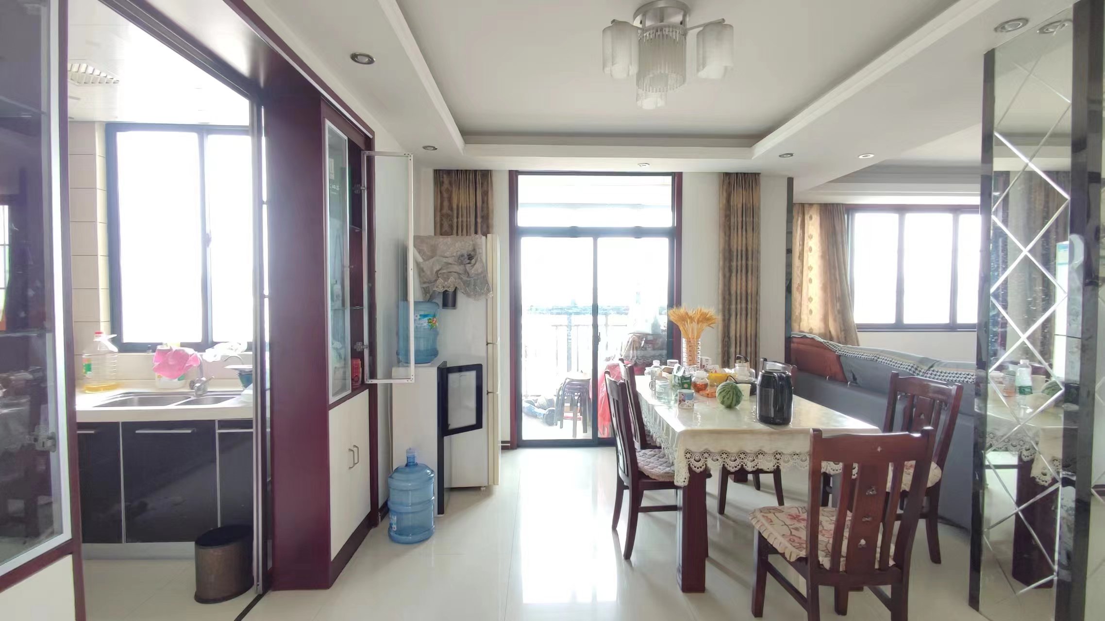 一品苑精装大三房楼层好所以采光好地段不消说的