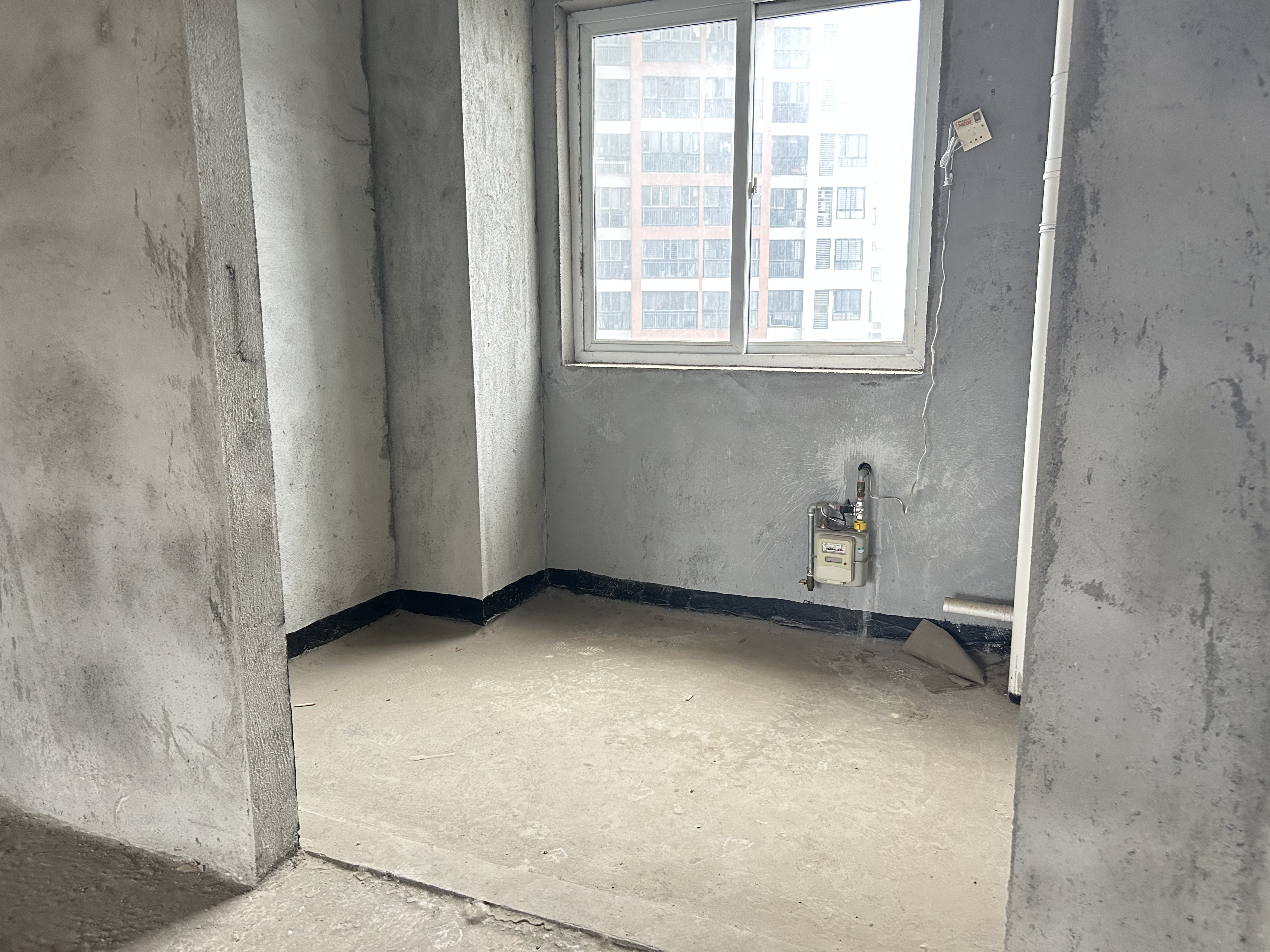 鸿昇现代城毛坯大四房看房方便采光好