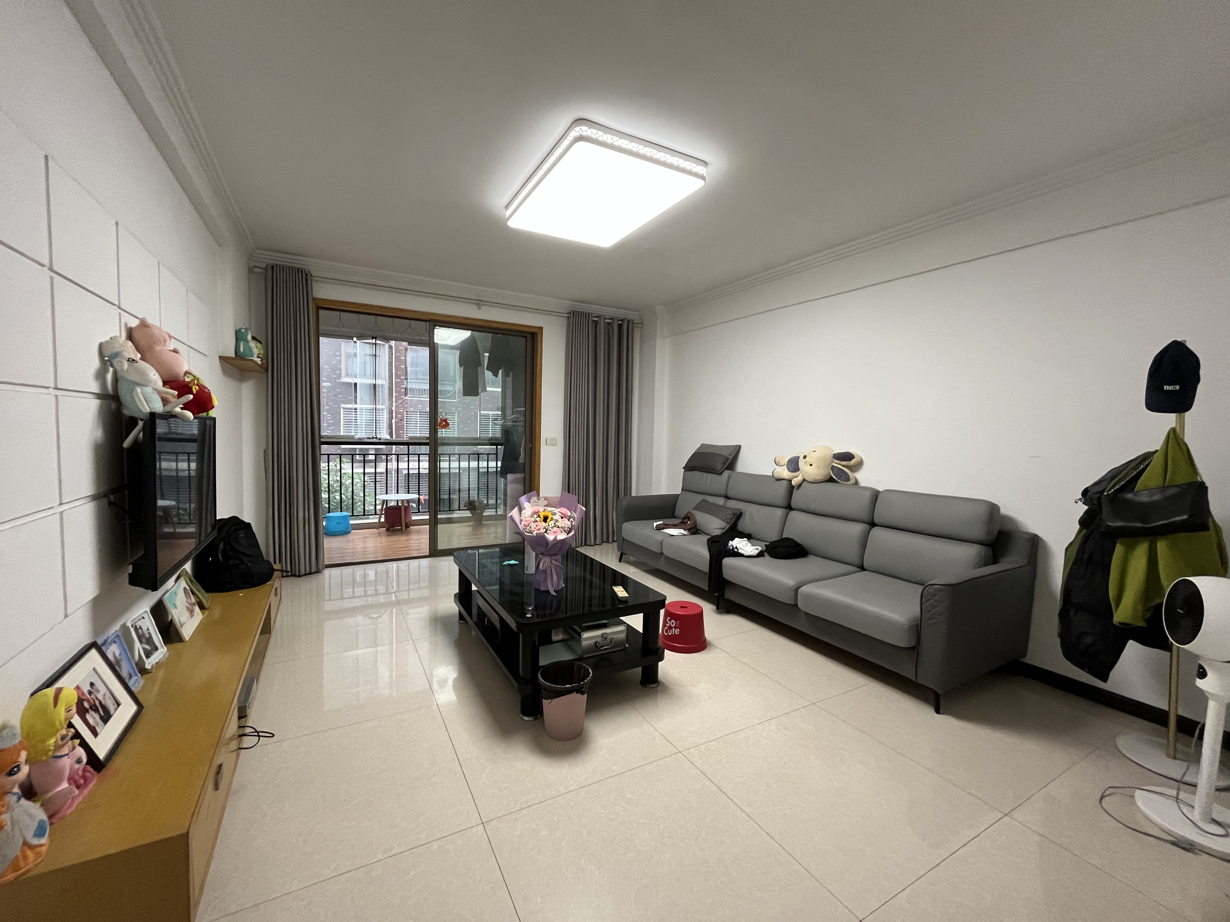 金诚花园 电梯小高层.南北通透双阳台.看房方便.证件在手