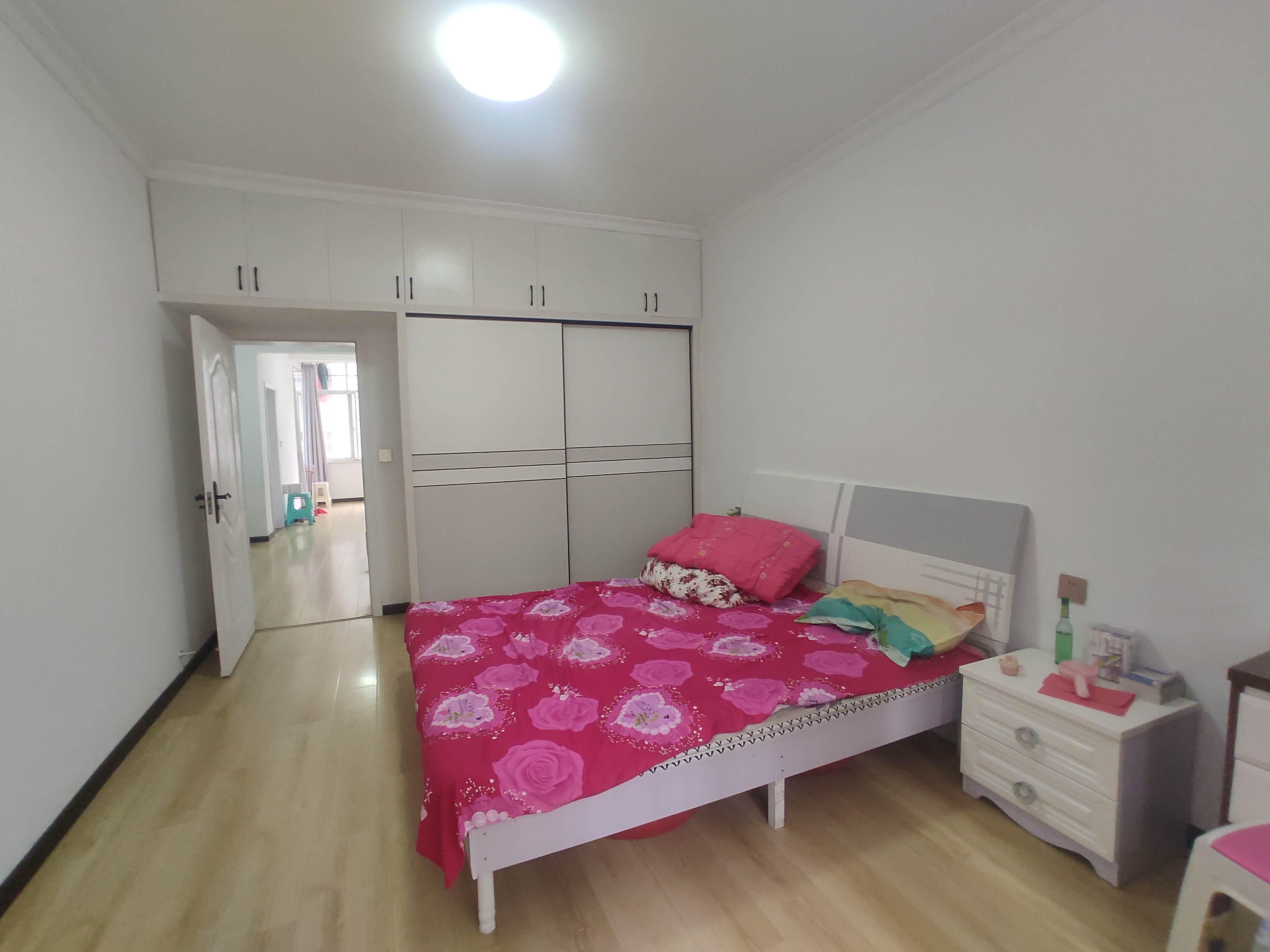 沙嘴供销社.沙嘴菜场旁.房子成色新.证件满二.看房方便