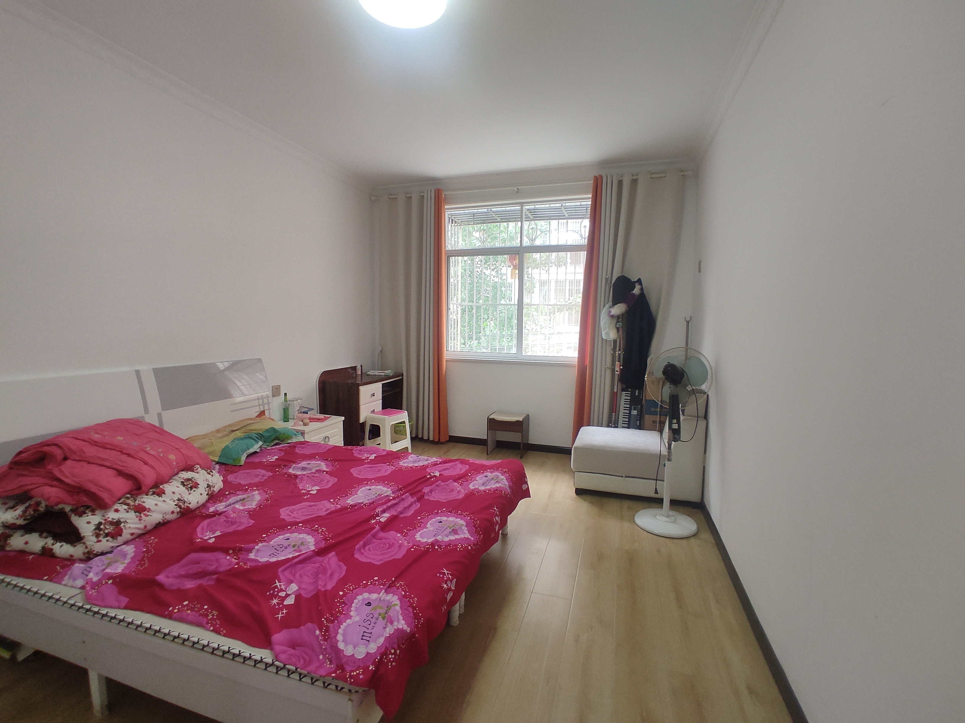 沙嘴供销社.沙嘴菜场旁.房子成色新.证件满二.看房方便