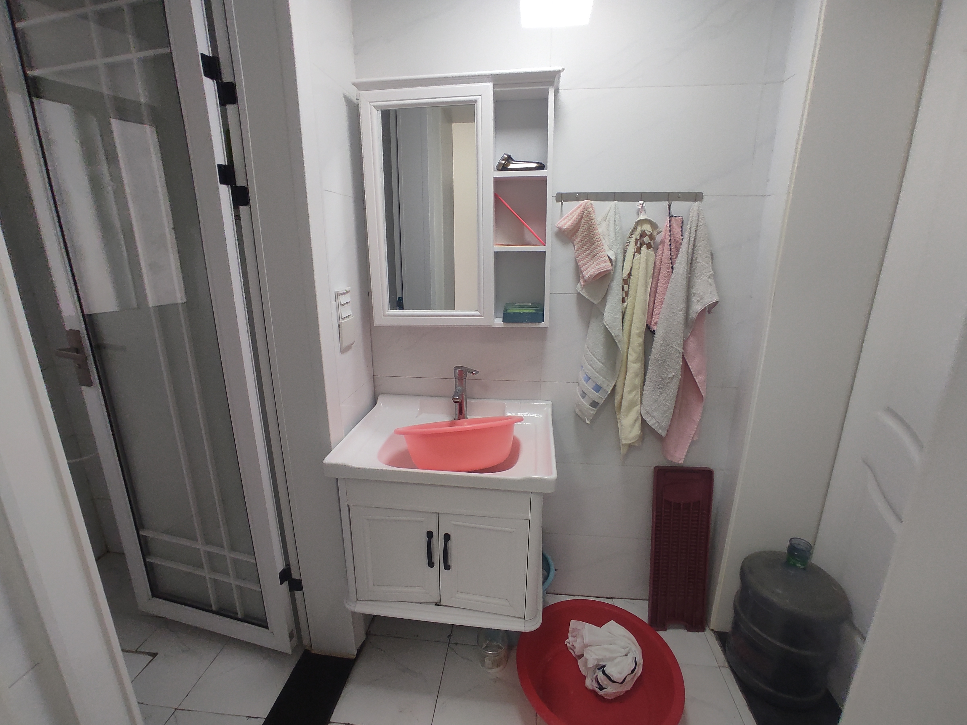 沙嘴供销社.沙嘴菜场旁.房子成色新.证件满二.看房方便