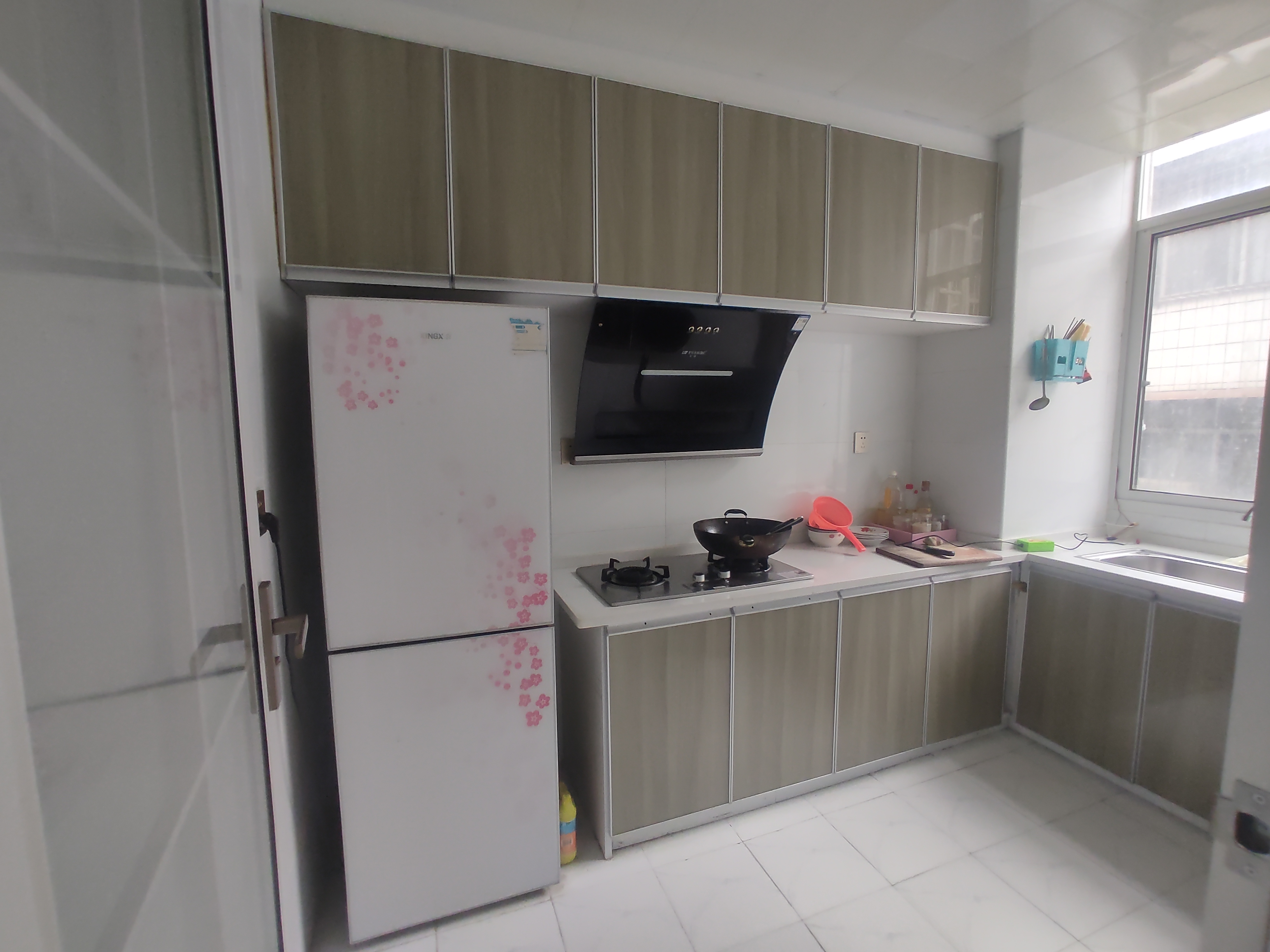 沙嘴供销社.沙嘴菜场旁.房子成色新.证件满二.看房方便