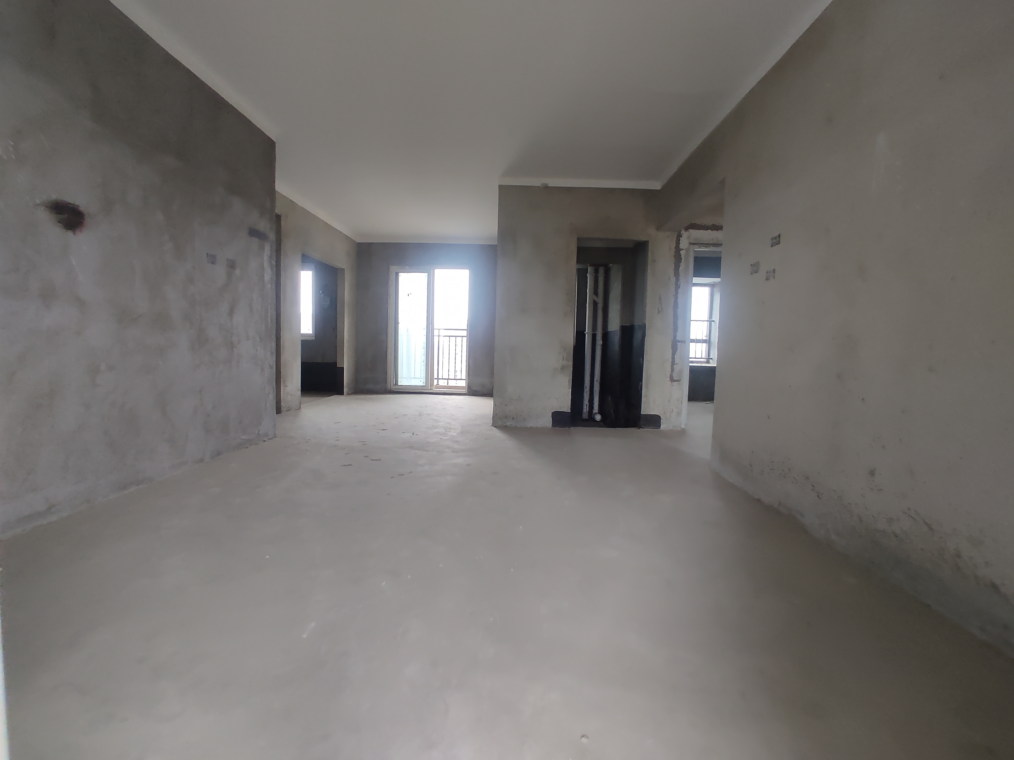 森林国际 . 毛坯大三房 三开间朝南.证件满二.南北通透  看房有钥匙