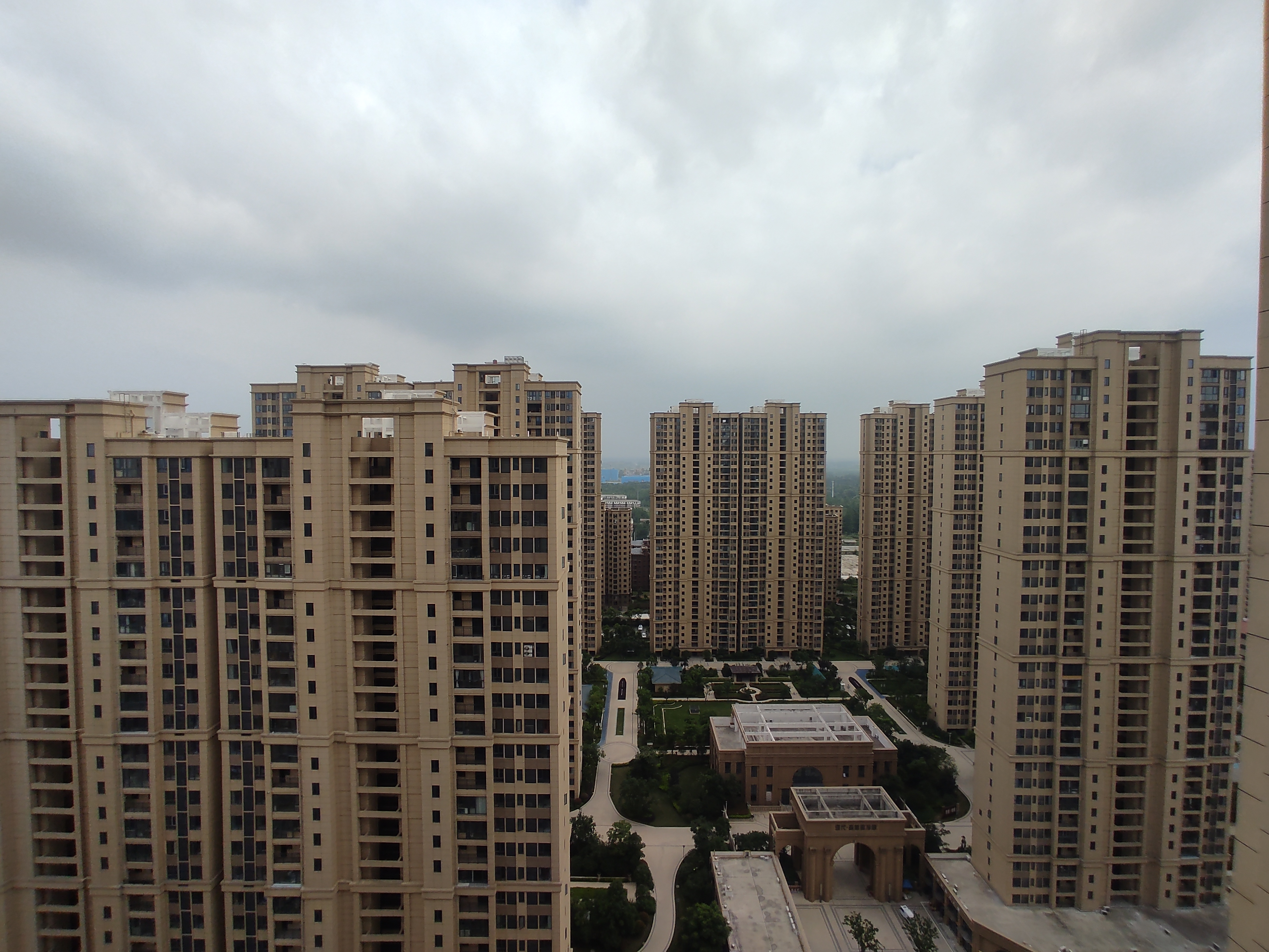 森林国际.毛坯大三房三开间朝南.证件满二.南北通透看房有钥匙