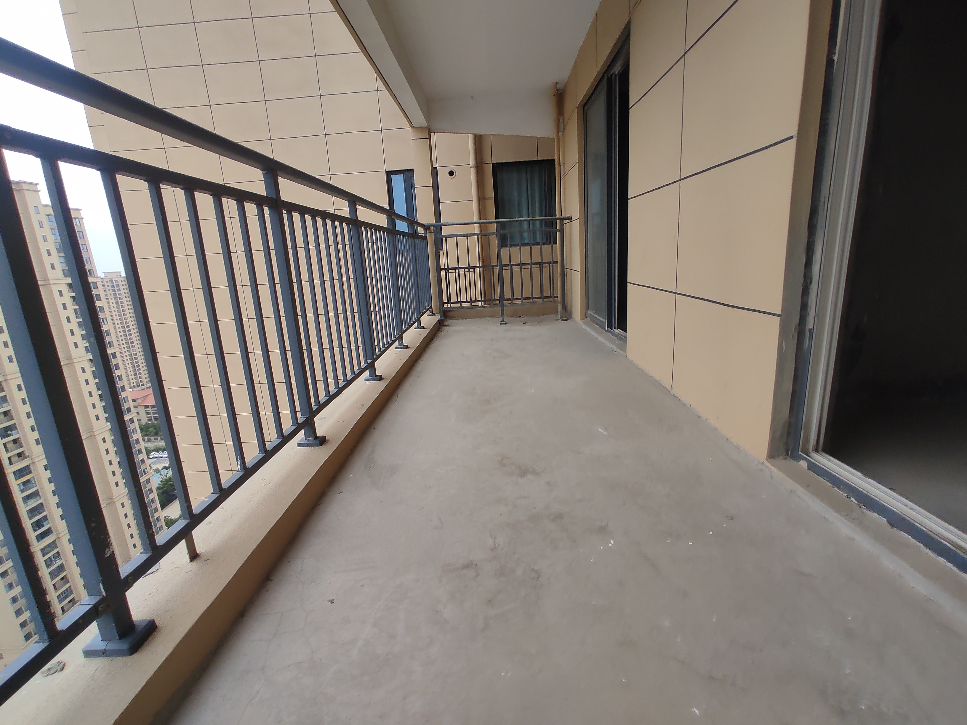 森林国际.毛坯大三房三开间朝南.证件满二.南北通透看房有钥匙