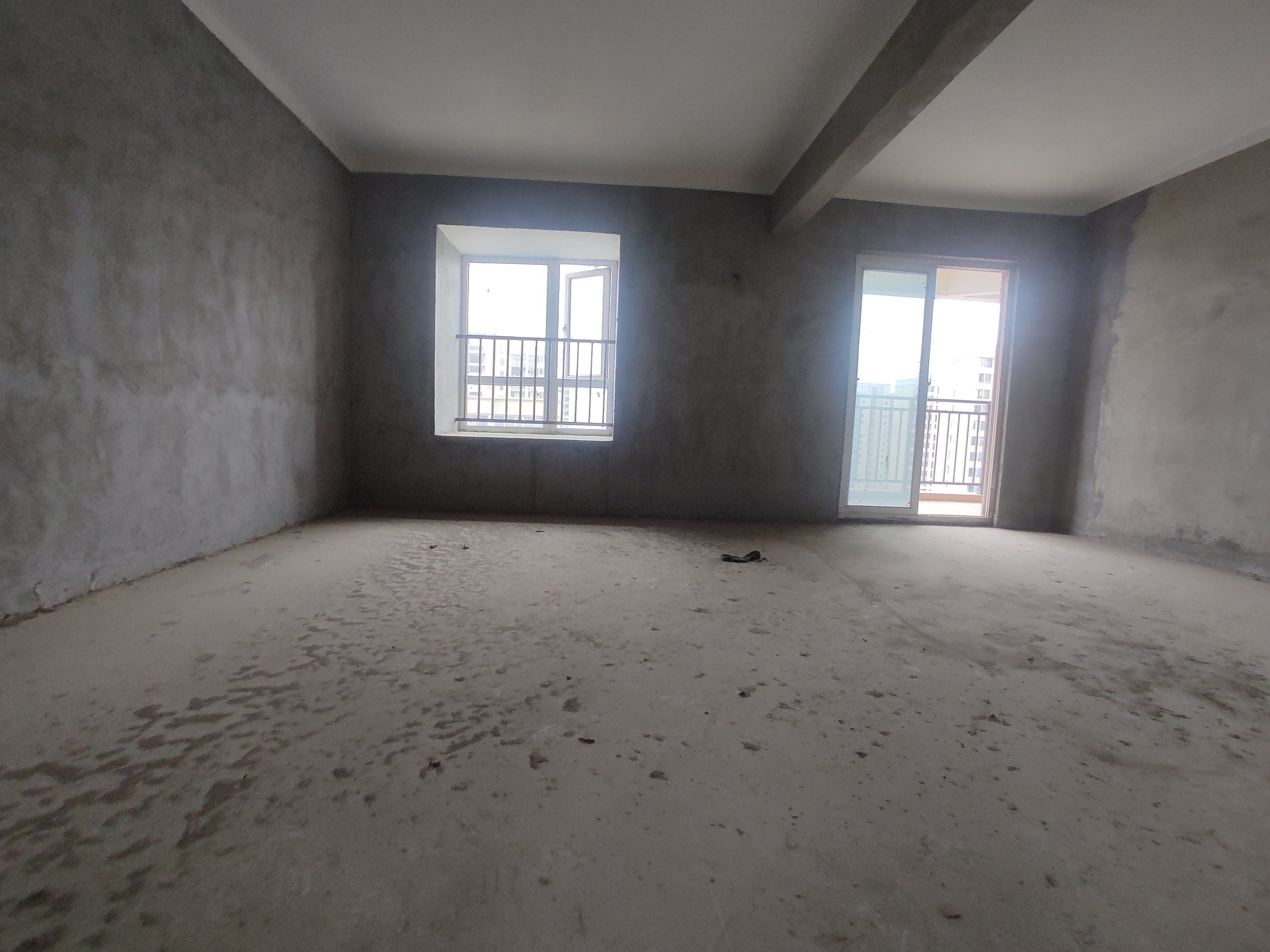 森林国际.毛坯大三房三开间朝南.证件满二.南北通透看房有钥匙